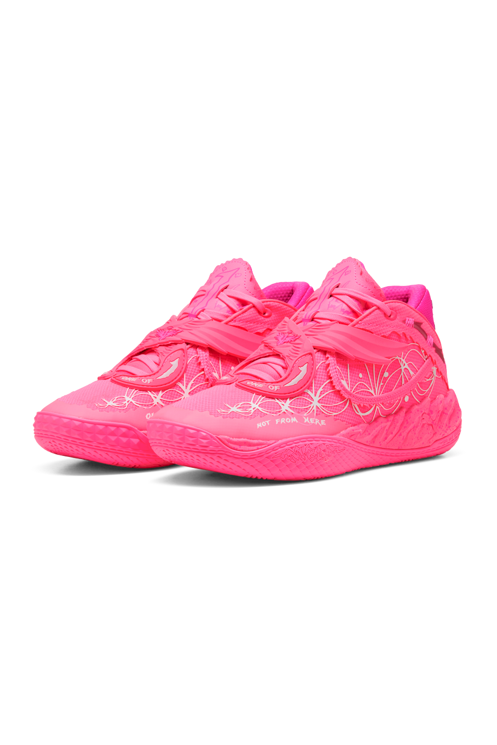 תמונת תקריב של נעלי כדורסל פומה X מהיר ועצבני