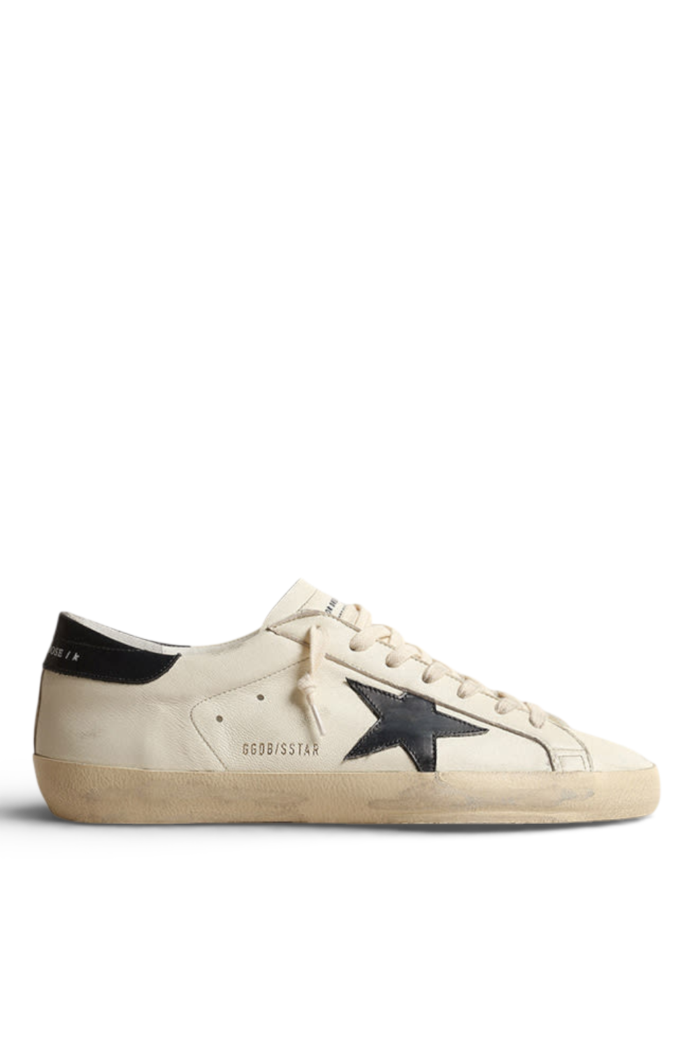 תמונה קידמית של סניקרס