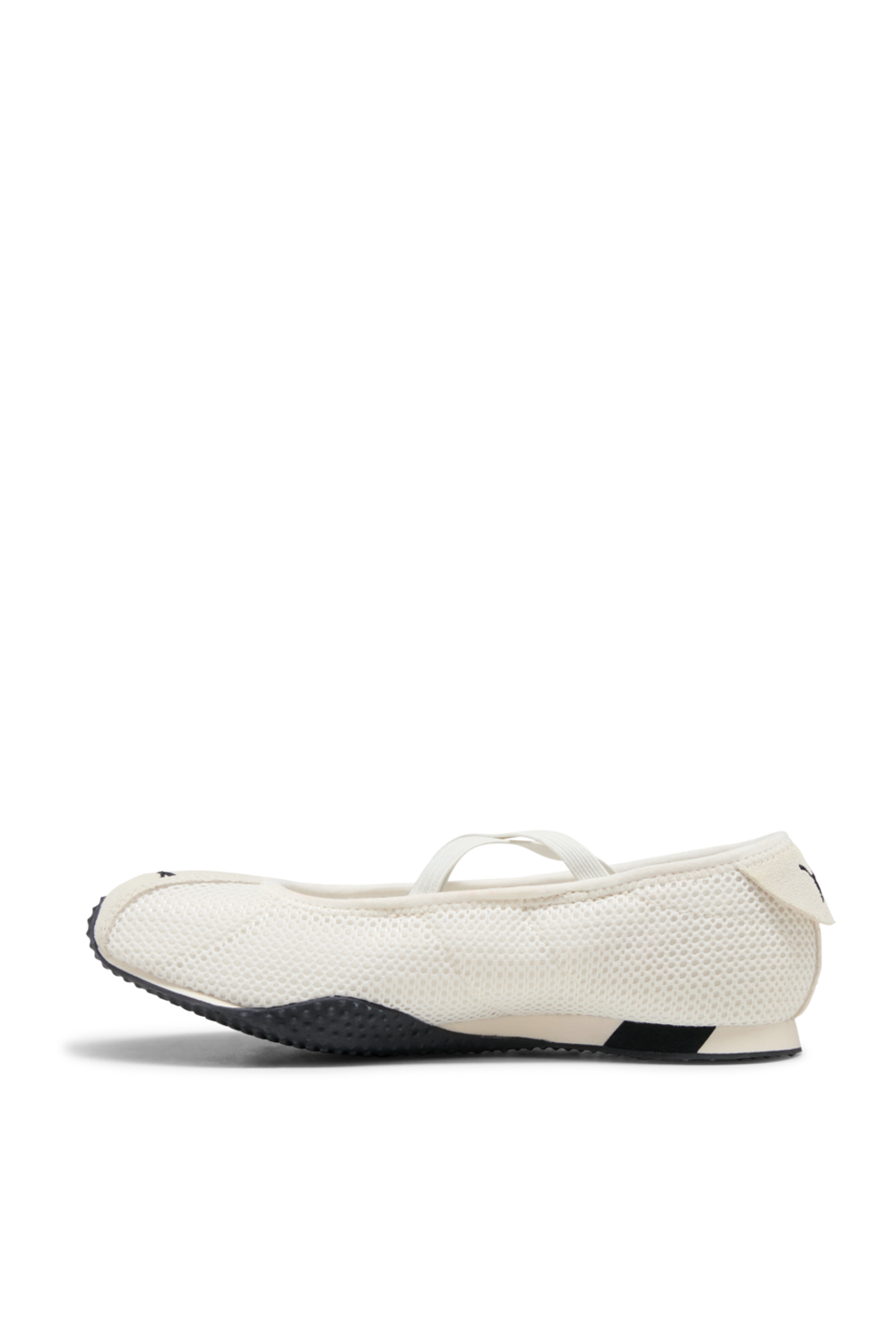 תמונה אחורית של נעלי סניקרס