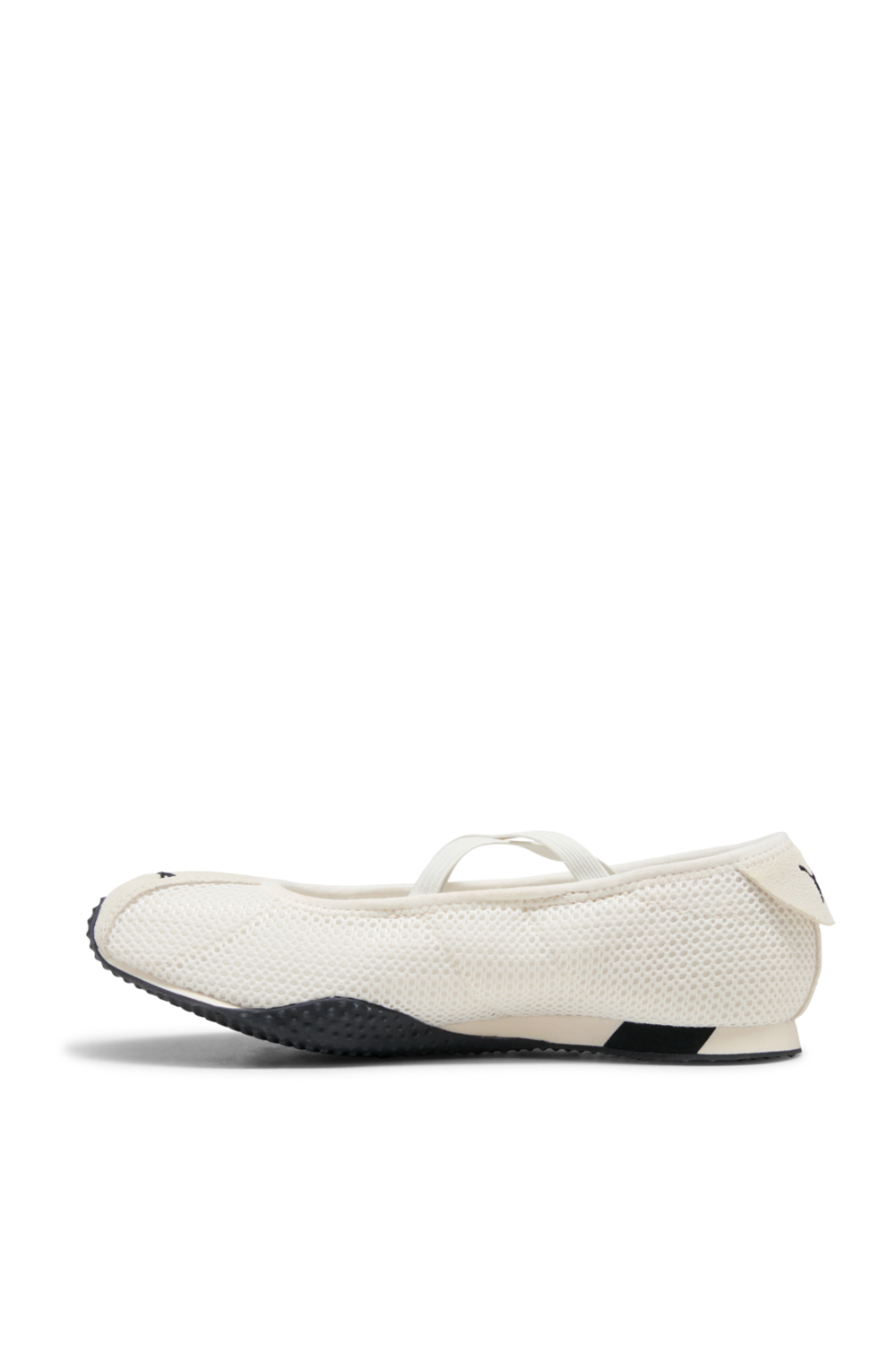 תמונה אחורית של נעלי סניקרס