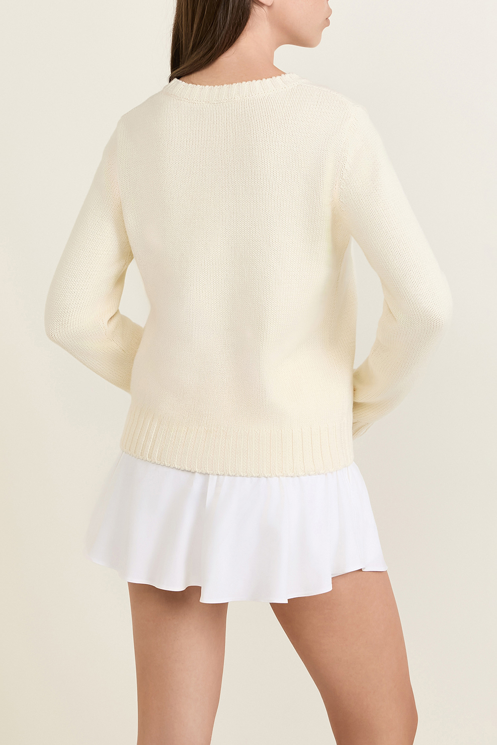 תמונת דוגמן אחורית של סריג עם רקמת סוס מרוצים