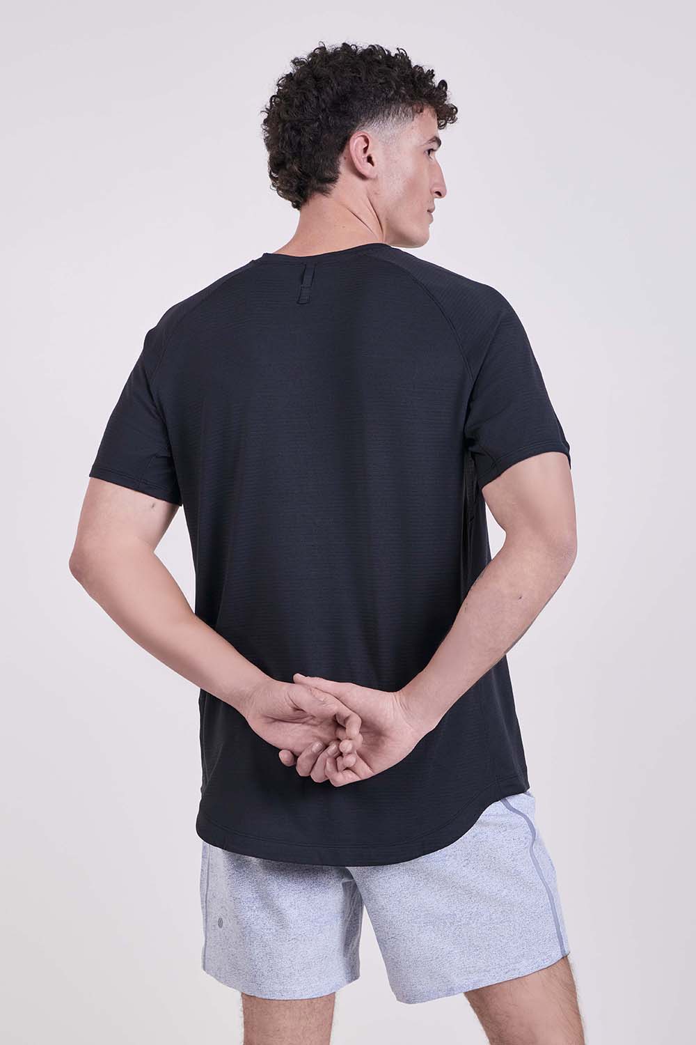 תמונת דוגמן אחורית של License to Train Short Sleeve