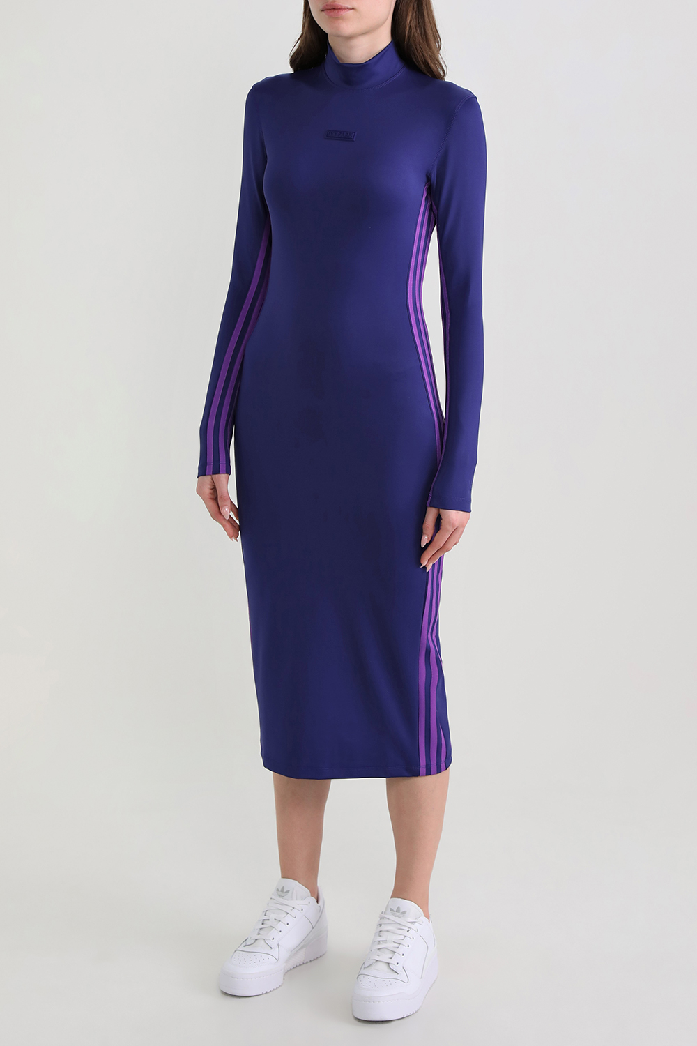 תמונת דוגמן קידמית של אדידס X אייבי פארק שמלת סלים מידי