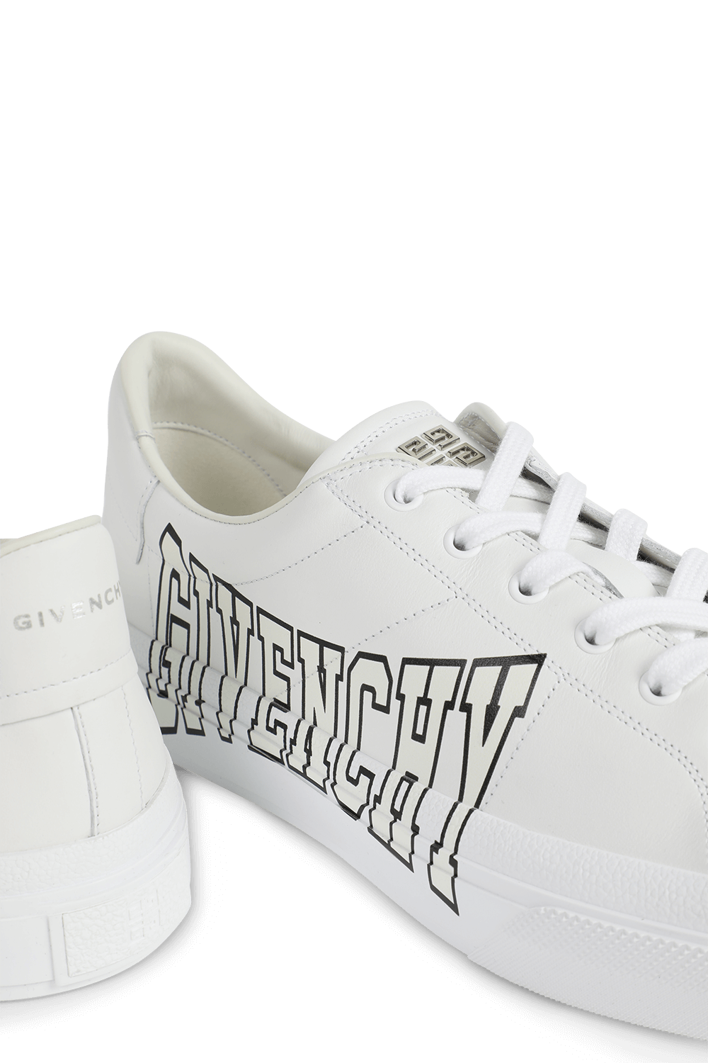 תמונת תקריב של סניקרס סיטי ספורט מעור