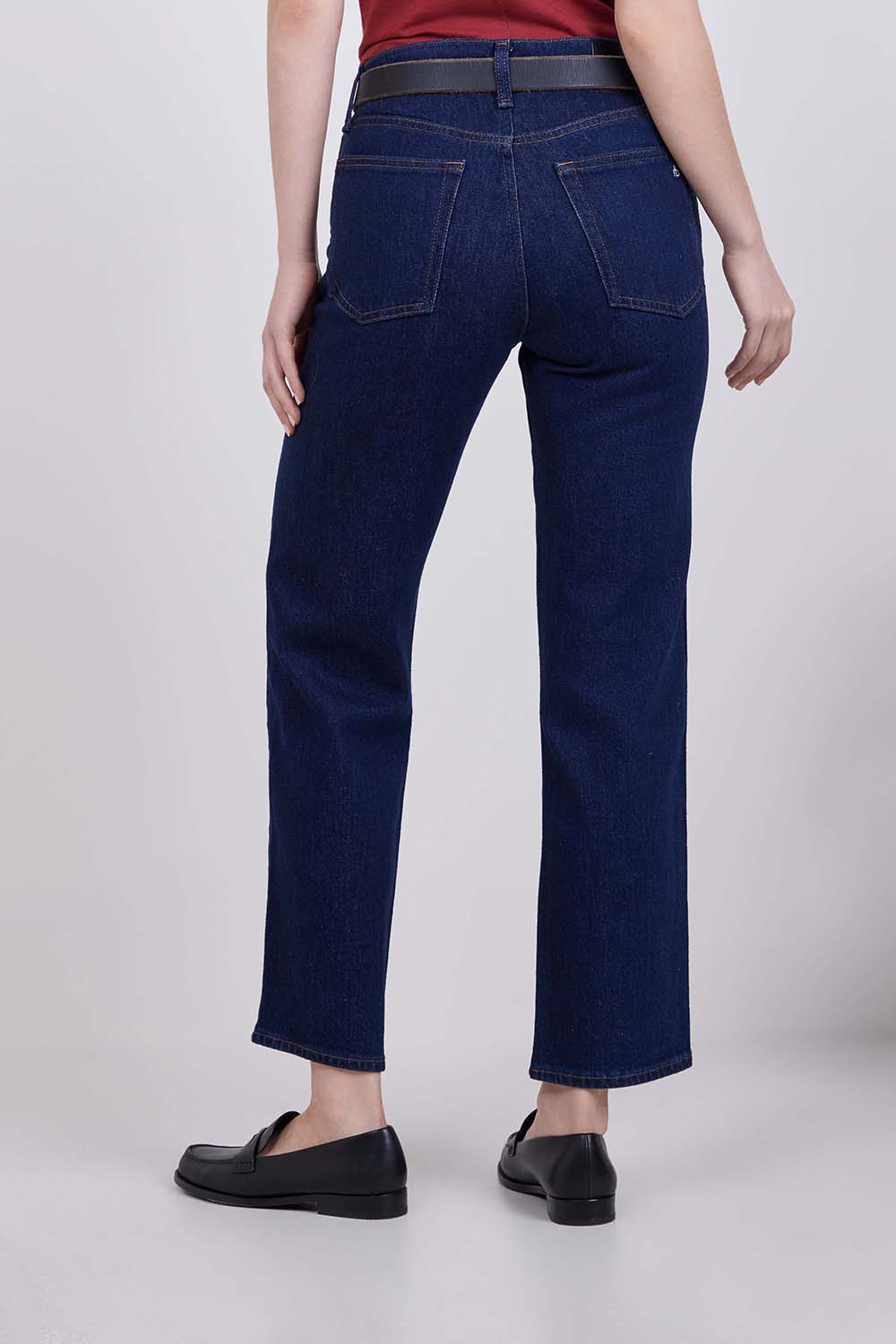 תמונת דוגמן אחורית של מכנסי ג׳ינס הארלו בגזרה ישרה