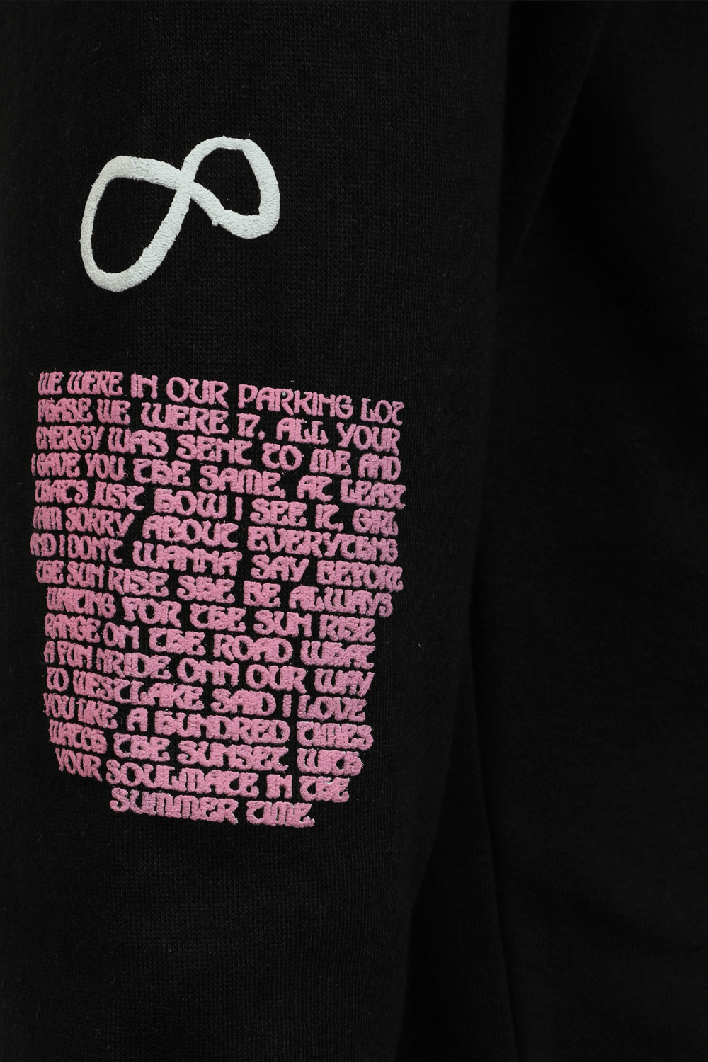 תמונת תקריב של CTV3 Tour Hoodie in Black