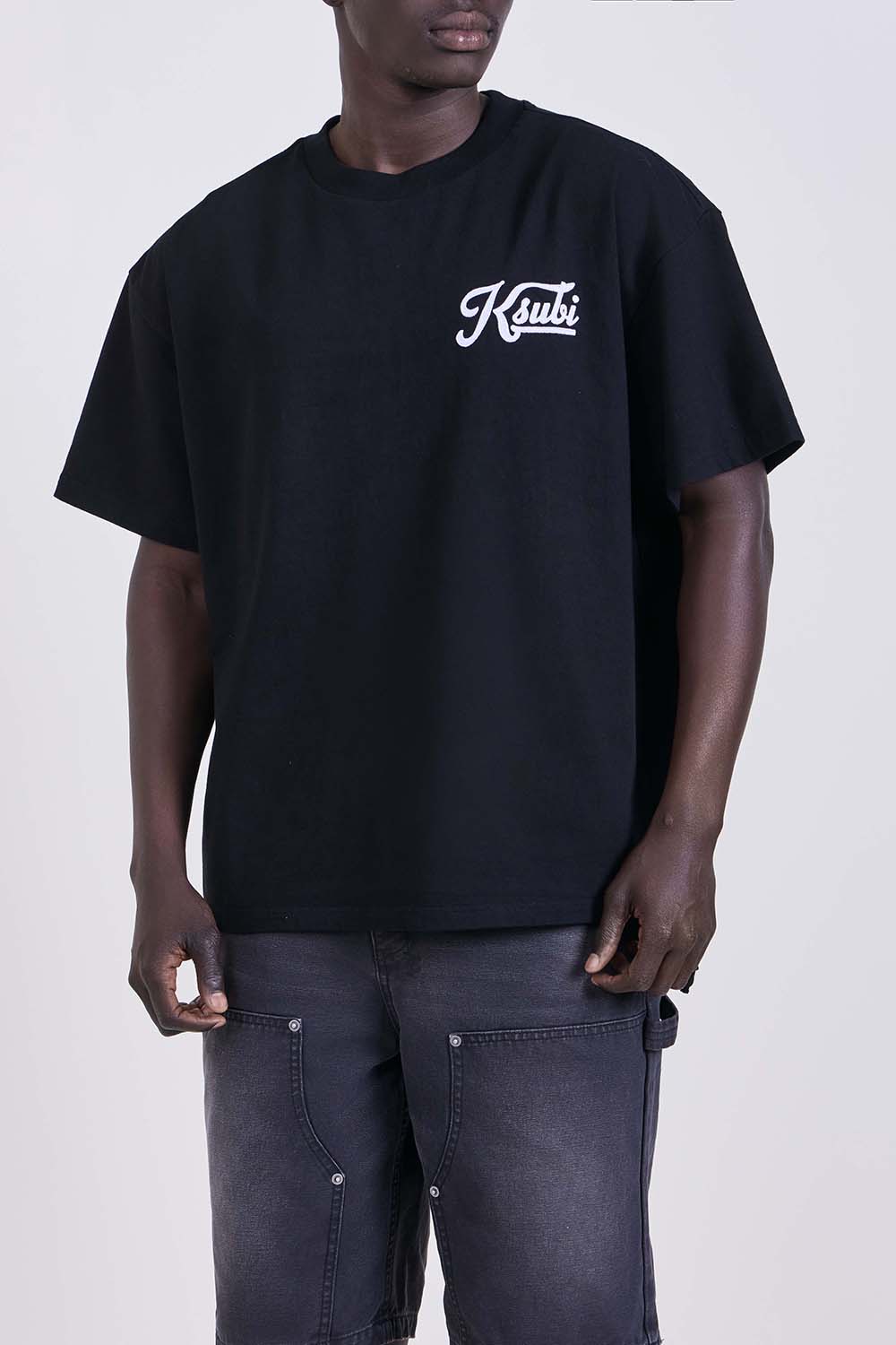 תמונת דוגמן קידמית של חולצת טי אוברסייז