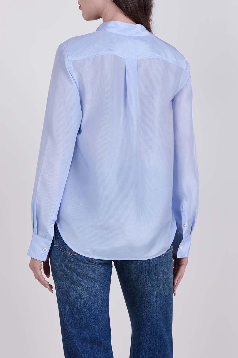 תמונת דוגמן אחורית של חולצת משי מכופתרת