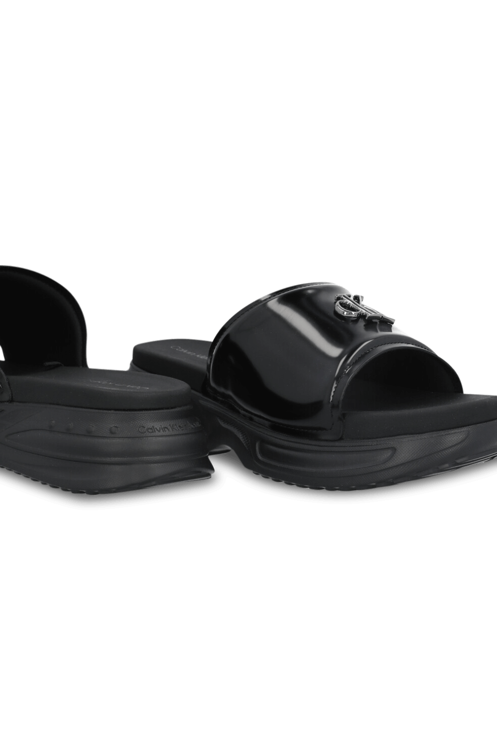 תמונת תקריב של כפכפי סליידס