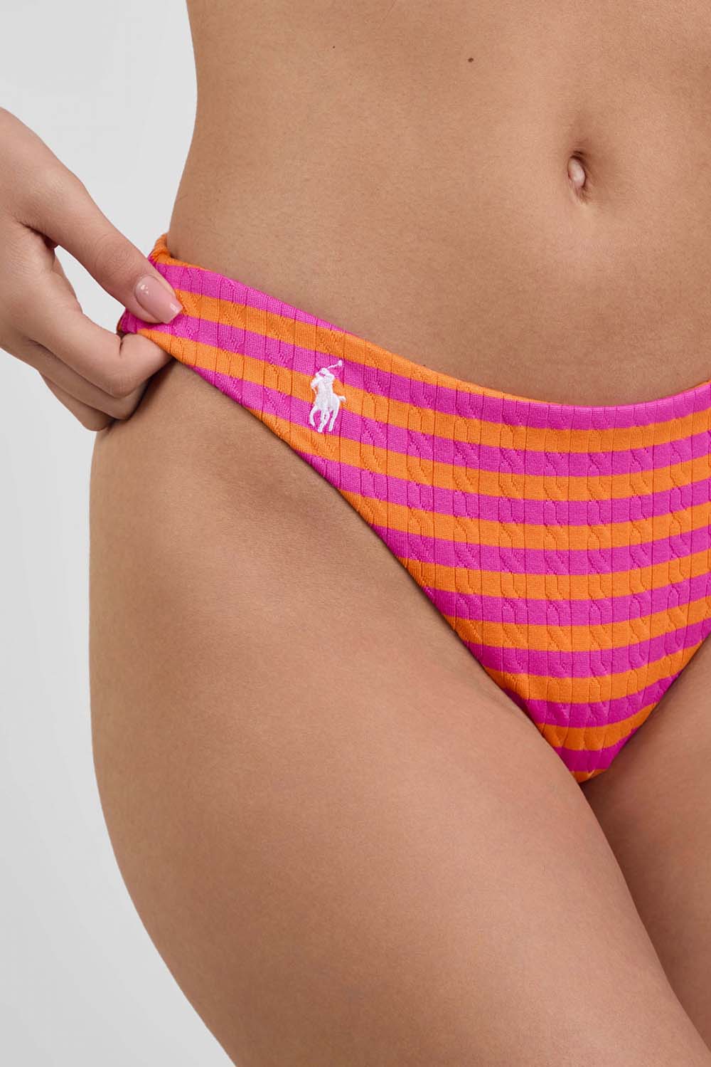 תמונת תקריב דוגמן של תחתוני ביקיני