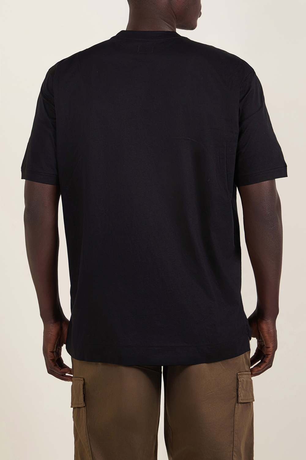 תמונת תקריב דוגמן של חולצת טי