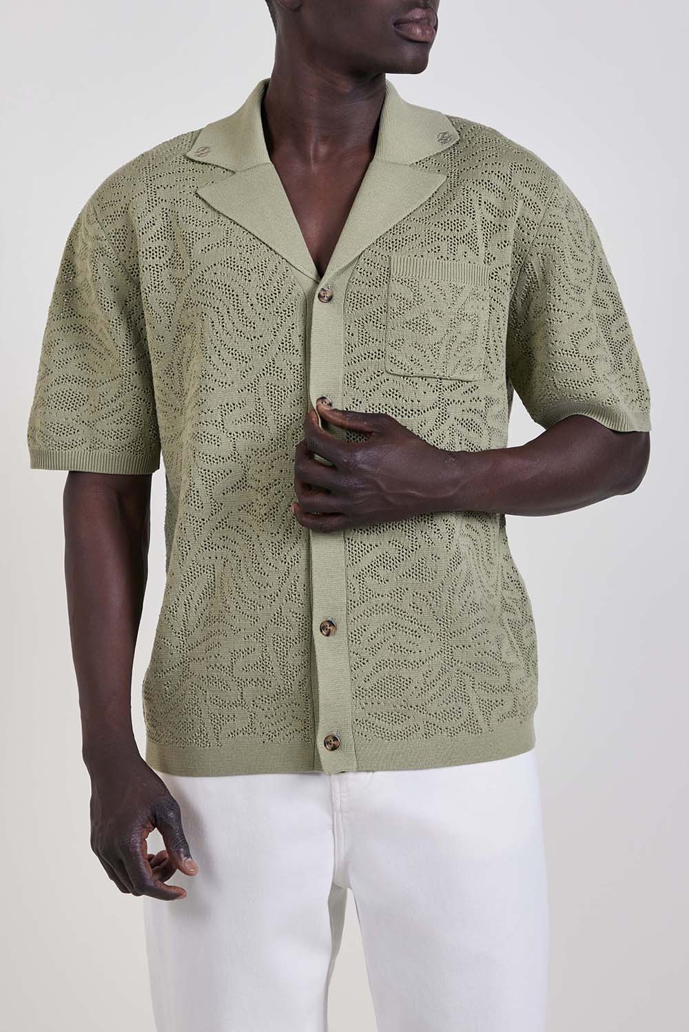 תמונת דוגמן קידמית של חולצת טי בגזרה משוחררת