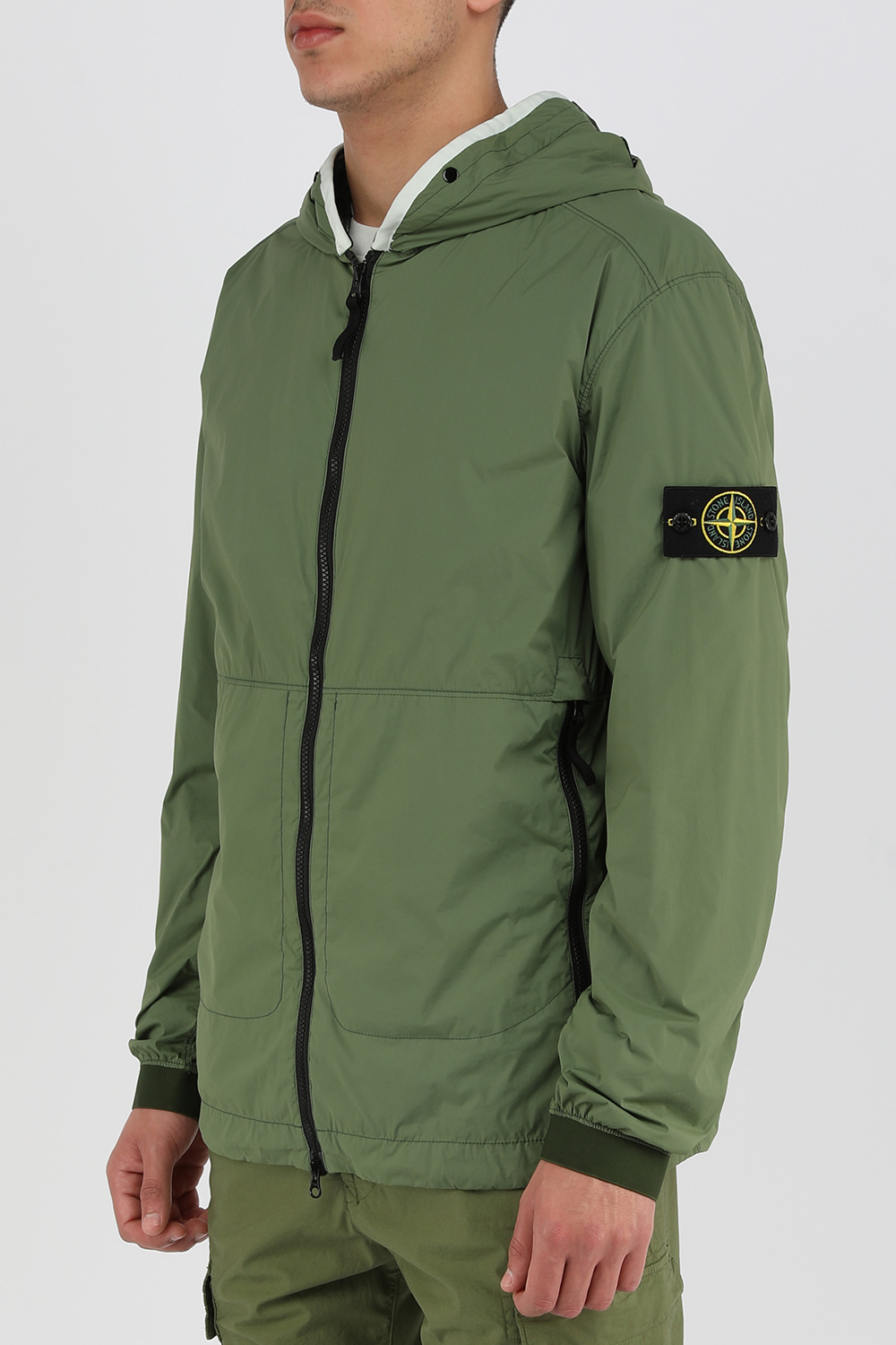 תמונת דוגמן קידמית של מעיל בומבר בגוון ירוק חאקי