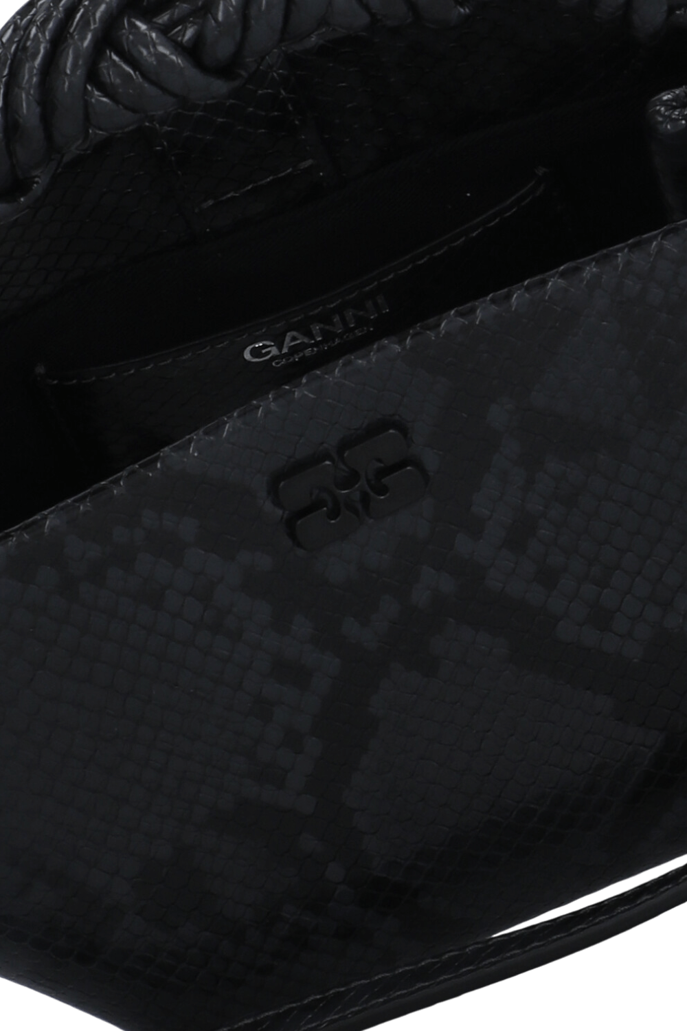 תמונת פנים של תיק בו מיני מנוחש