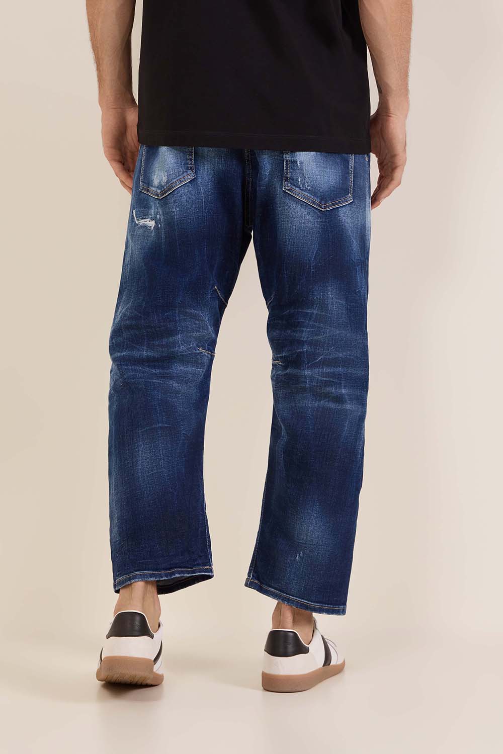 תמונת דוגמן אחורית של מכנסי ג'ינס דוקאטי בגזרה רחבה