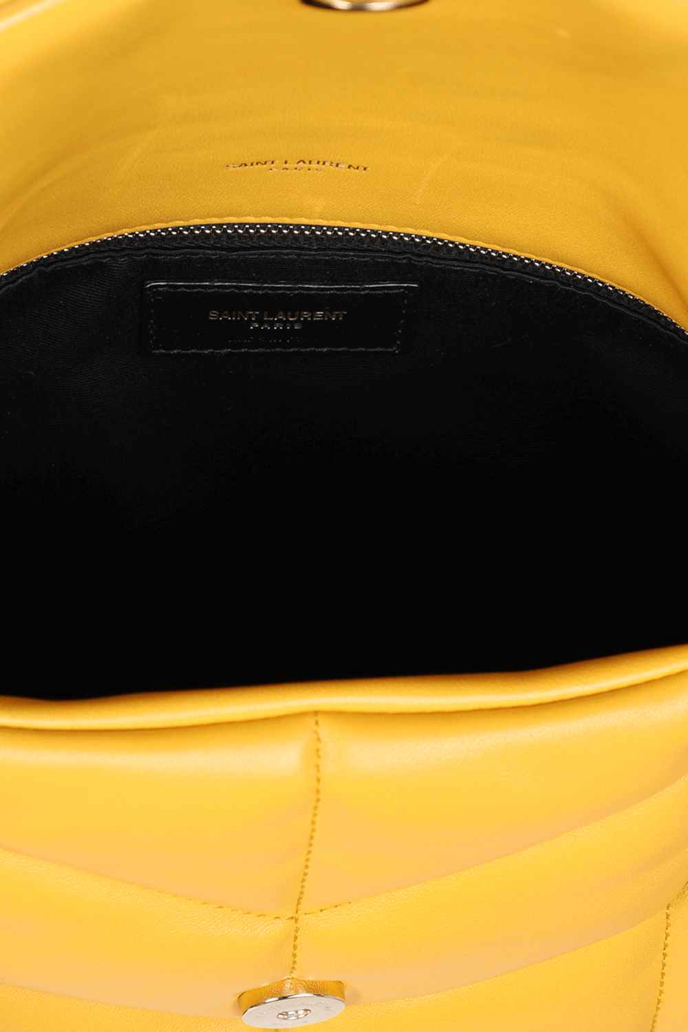 תמונת תקריב של Puffer Small Bag in Mustard Leather