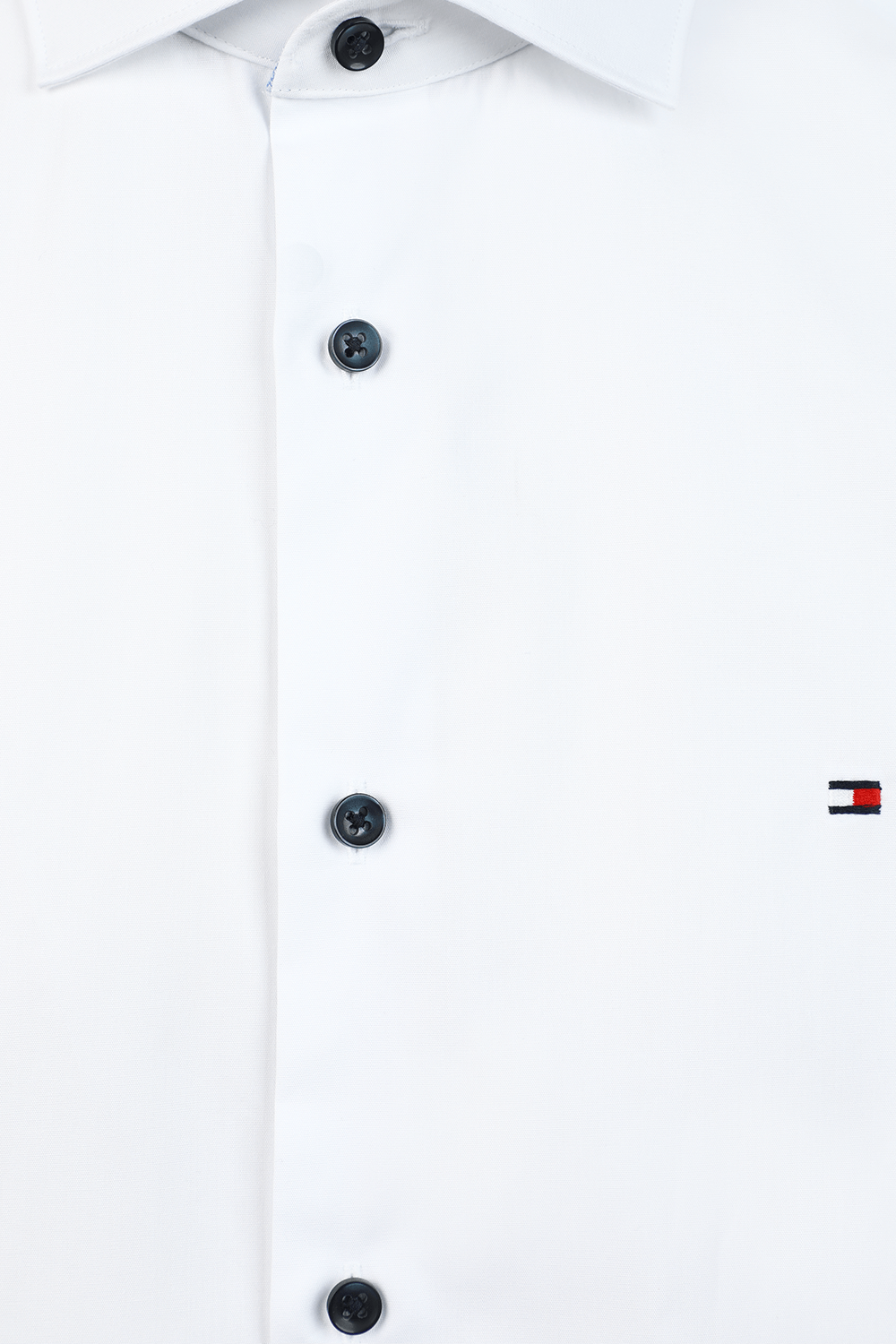 תמונה אחורית של חולצה מכופתרת ארוכה לבנה מכותנה