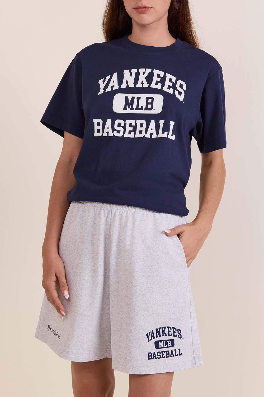 תמונת דוגמן קידמית של חולצת טי ינקיס