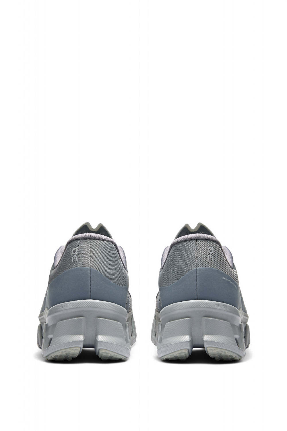 תמונת תקריב של און קלאוד X היפר פאף נעלי סניקרס קלאודמונסטר פנטום אפולו