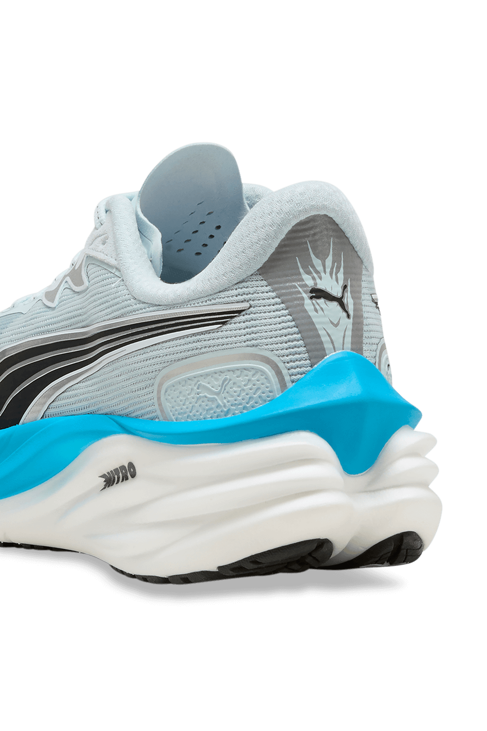 תמונת תקריב של נעלי ריצה ולוסיטי ניטרו 4