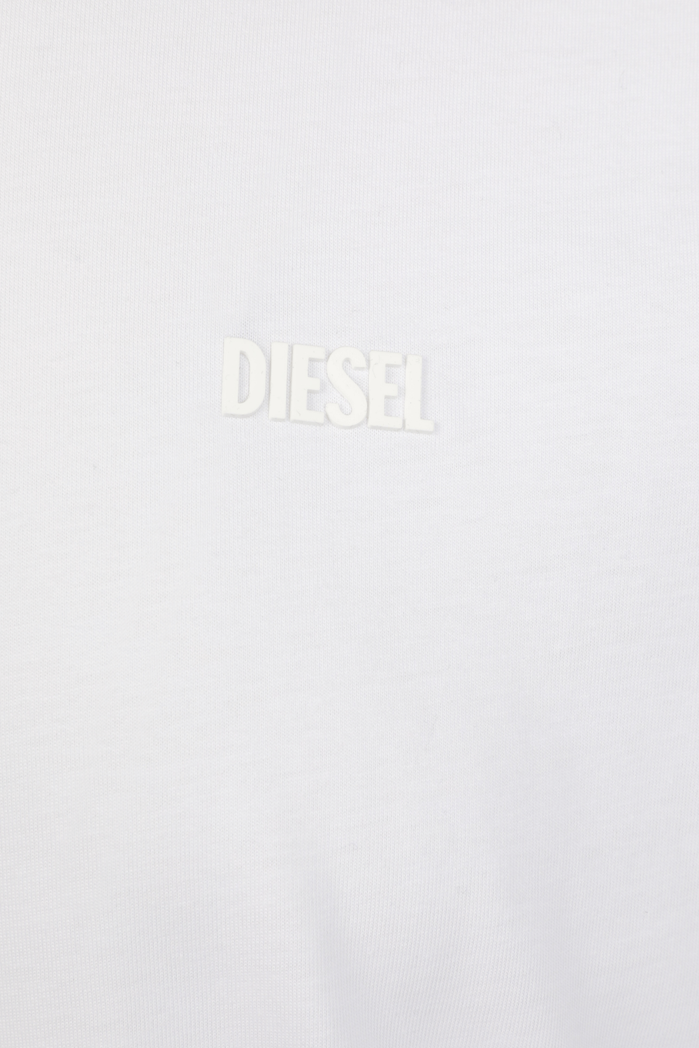 תמונה אחורית של חולצת טי