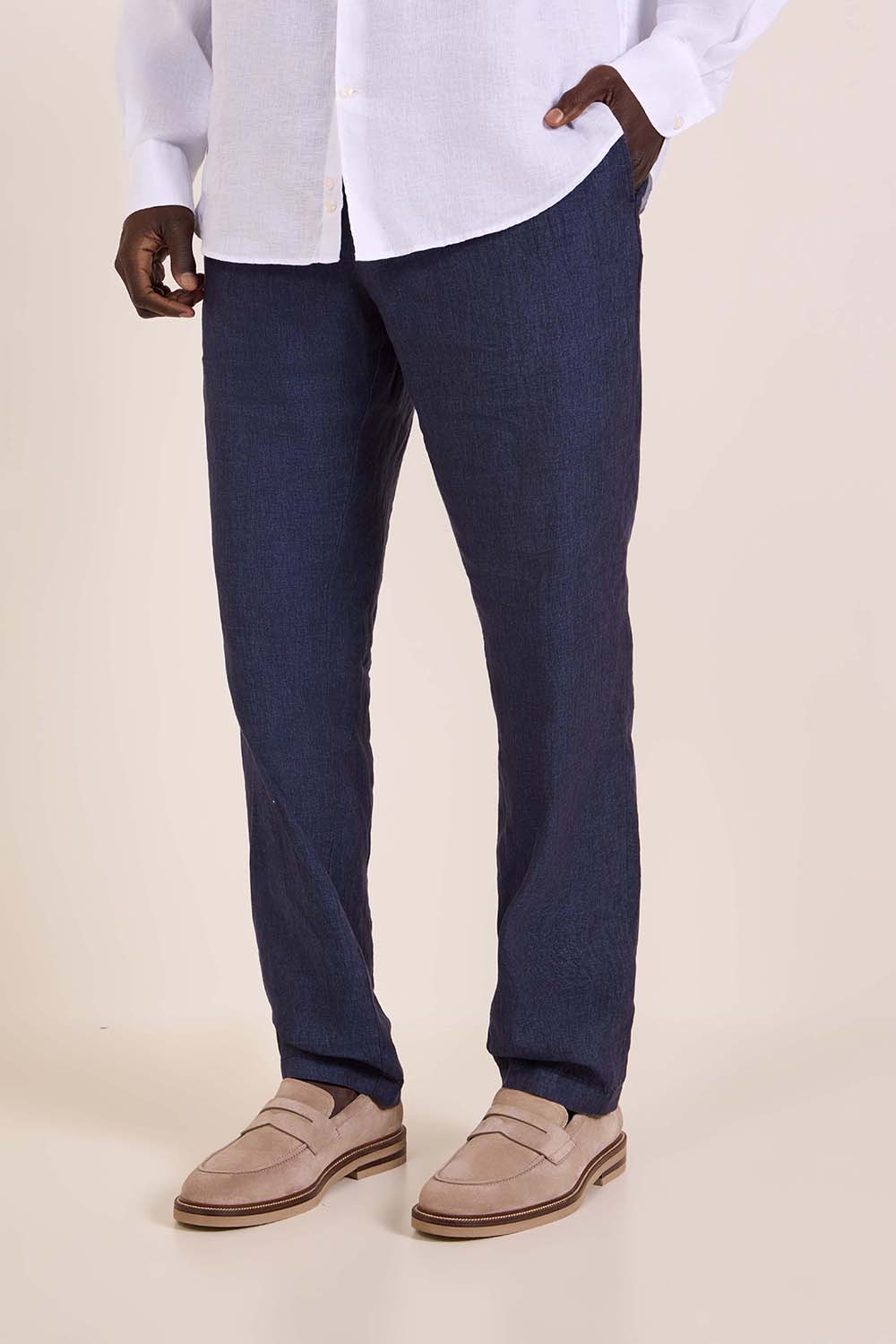 תמונת דוגמן קידמית של מכנסי צ'ינו פשתן