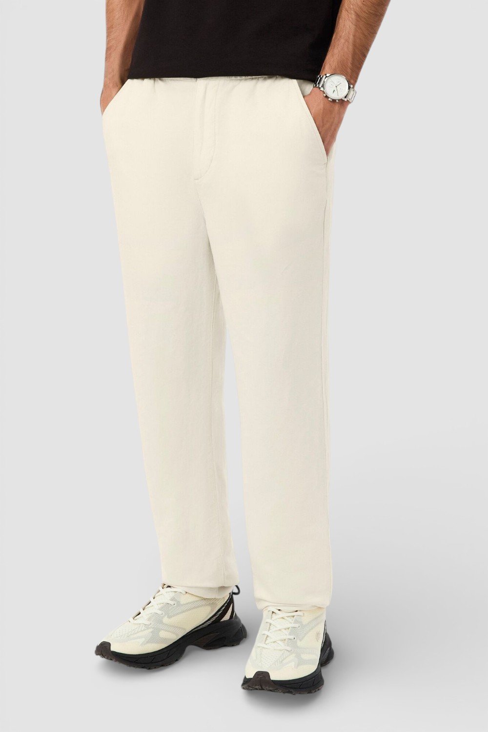 תמונת דוגמן קידמית של מכנסיים מחויטים