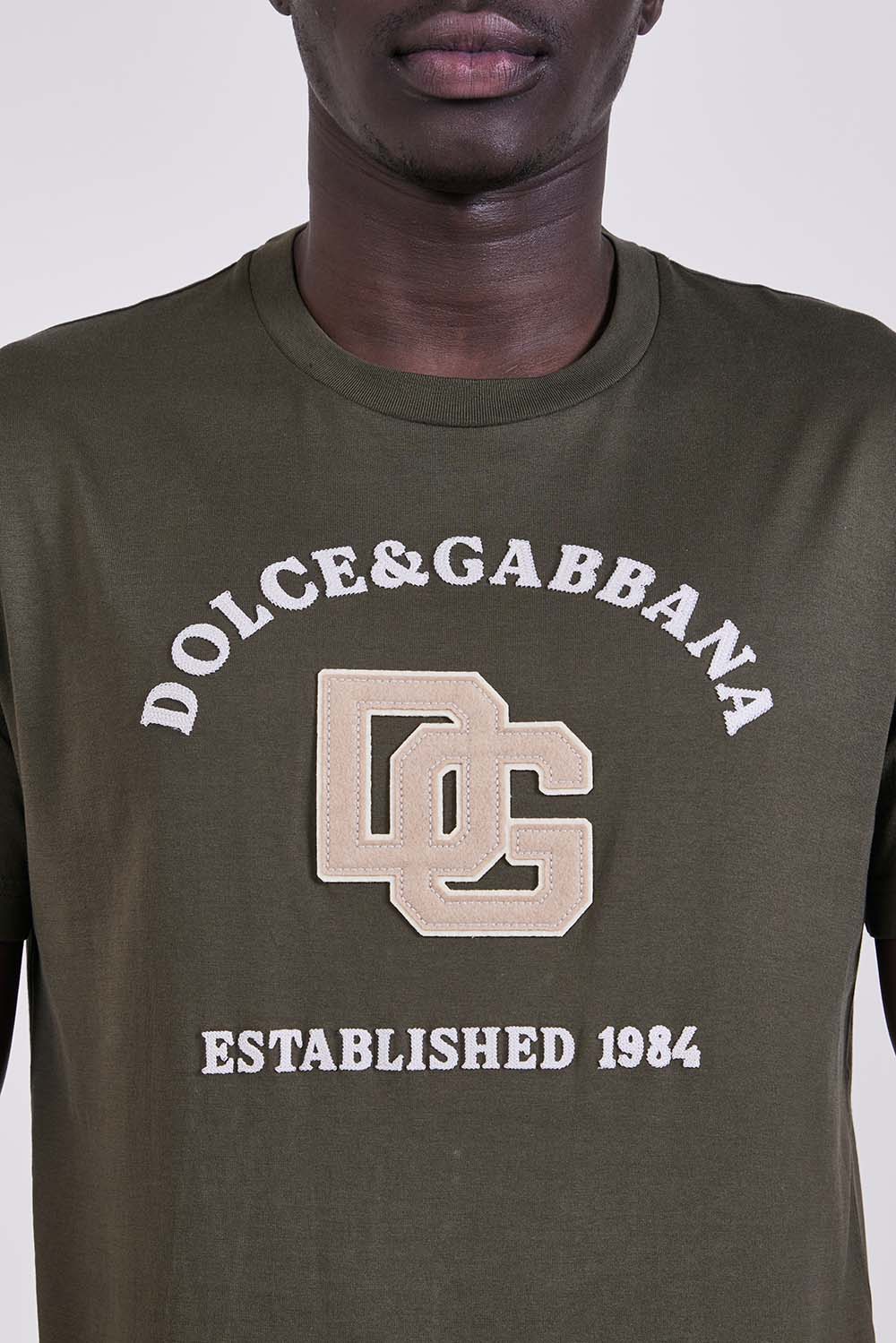 תמונת תקריב דוגמן של חולצת טי