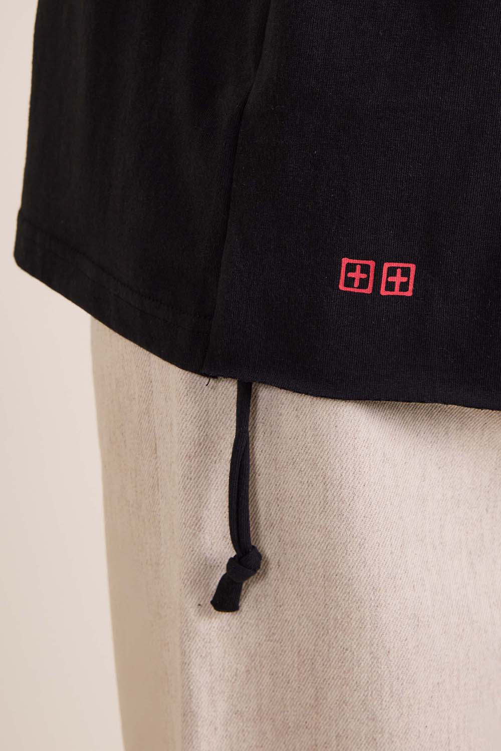 תמונת דוגמן אחורית של חולצת טי ביגי