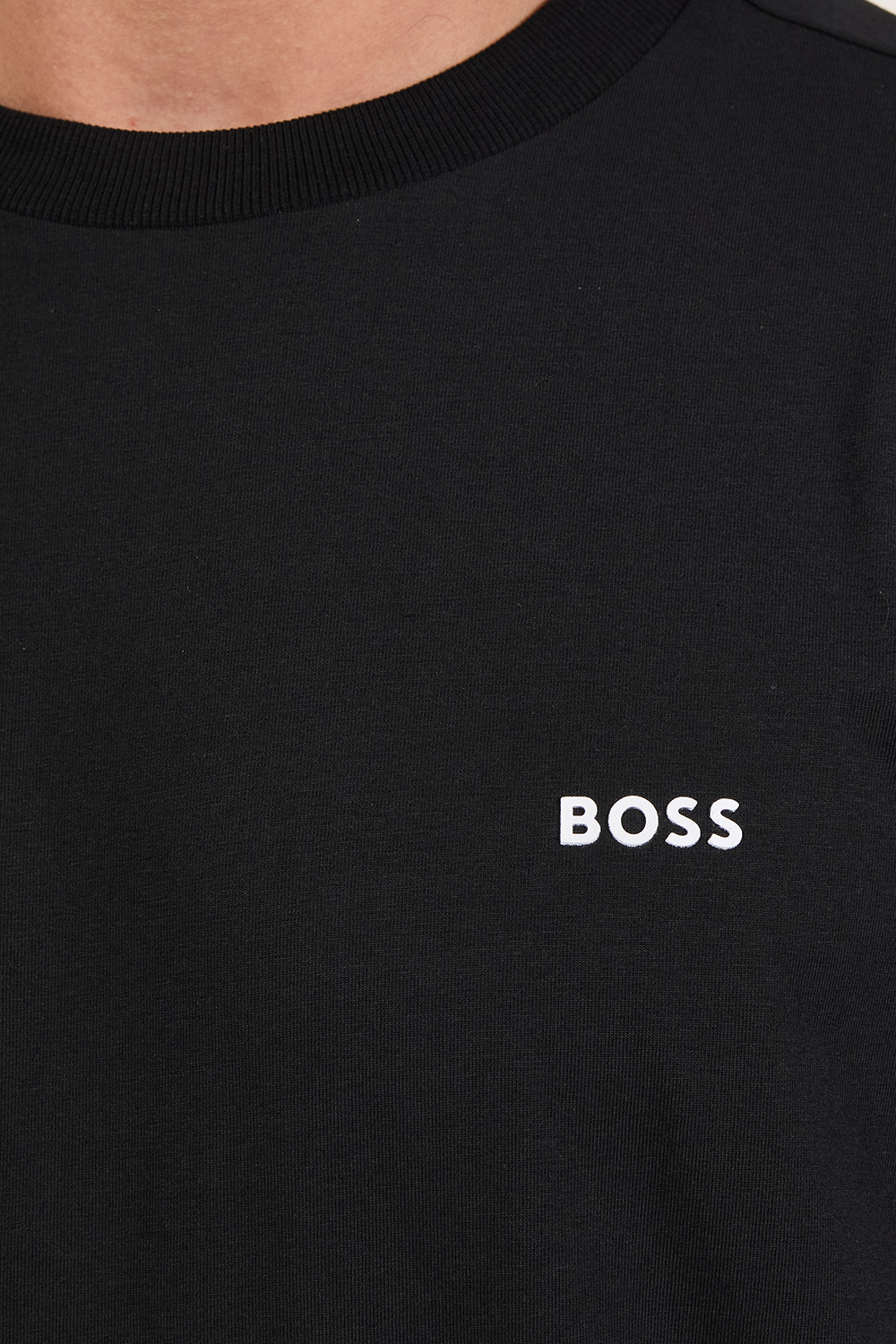 תמונת תקריב דוגמן של חולצת טי