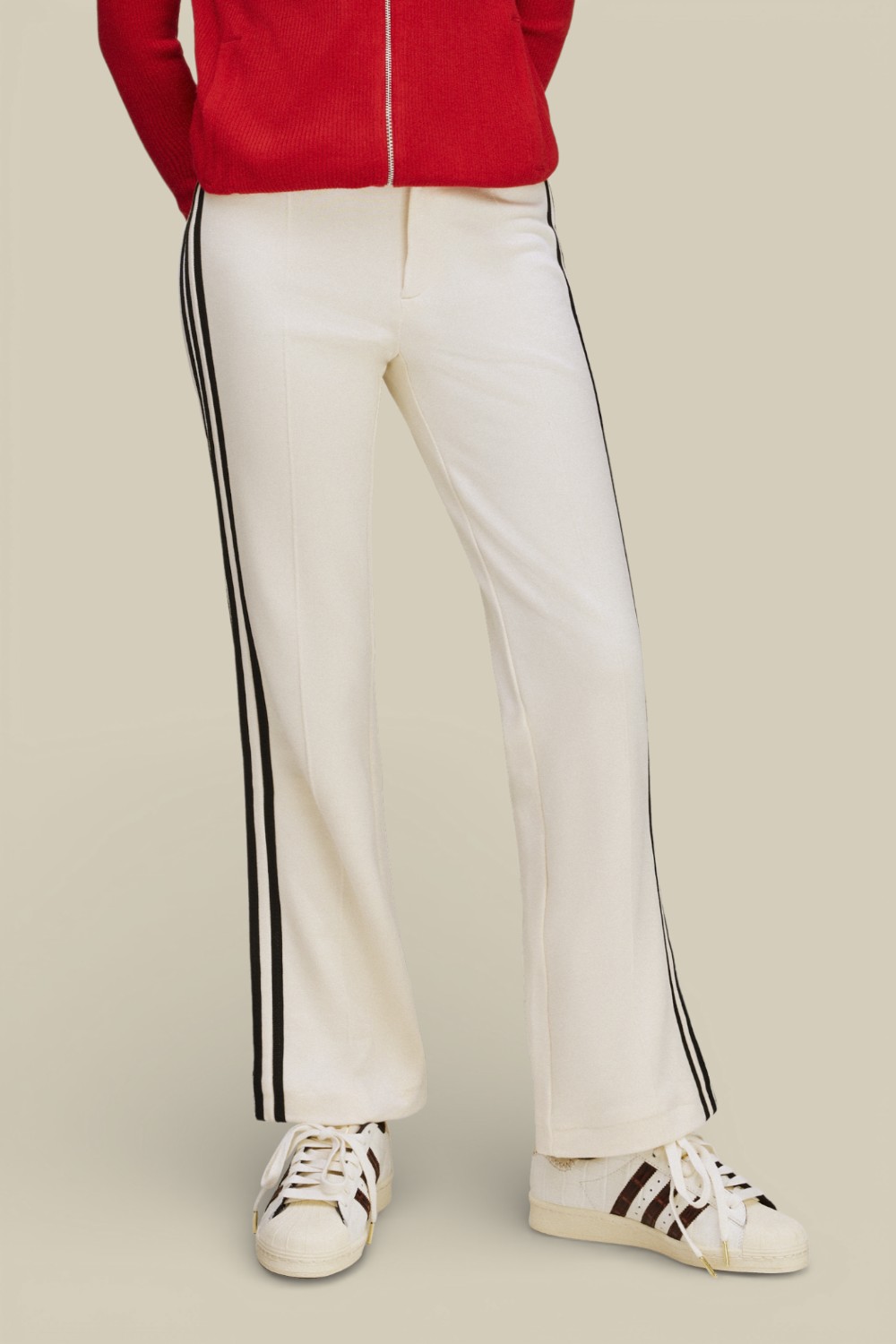 תמונת דוגמן קידמית של מכנסי ג'וגר