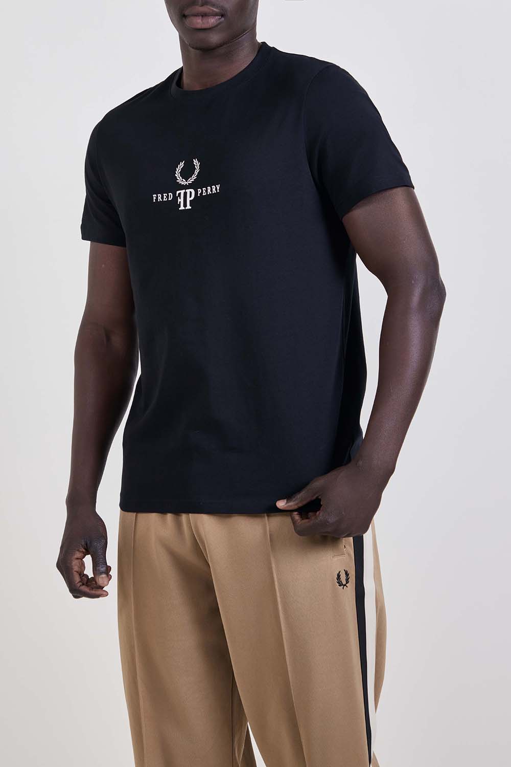 תמונת דוגמן קידמית של חולצת טי