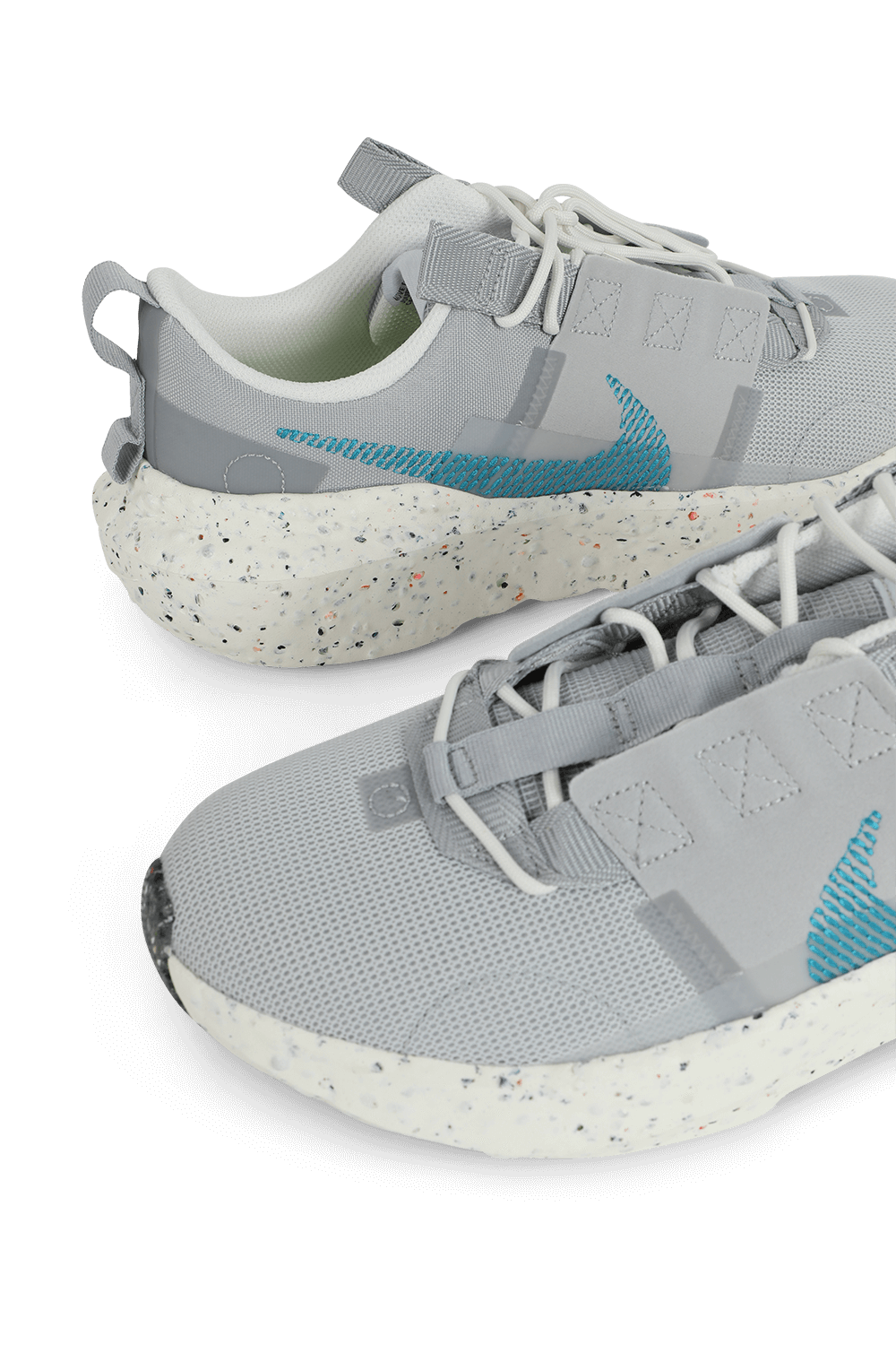 תמונת תקריב של נעלי ריצה קרייטר אימפקט אפורות