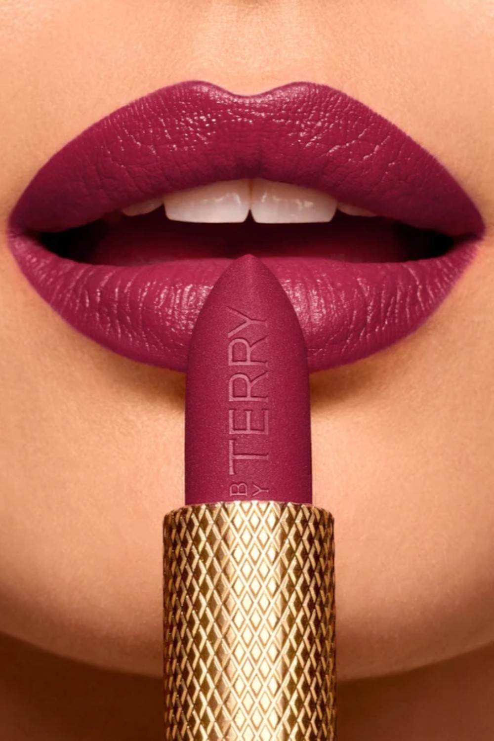 תמונת תקריב של Rouge Opulent N10