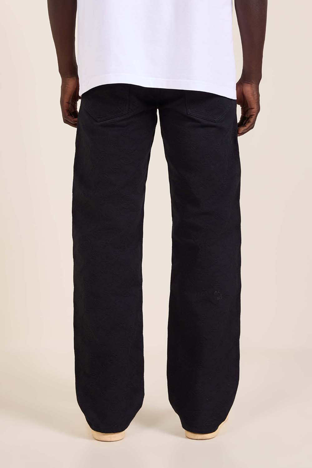 תמונת דוגמן אחורית של מכנסי ג'ינס בגזרה ישרה