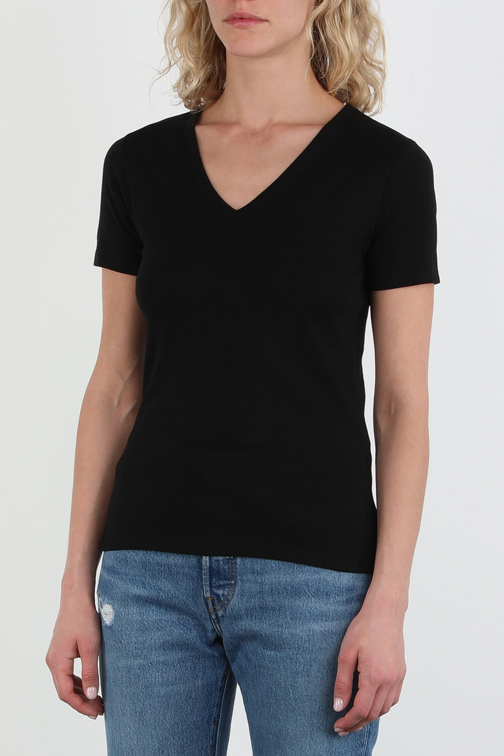 תמונת דוגמן קידמית של Basic Tshirt in Noir Black