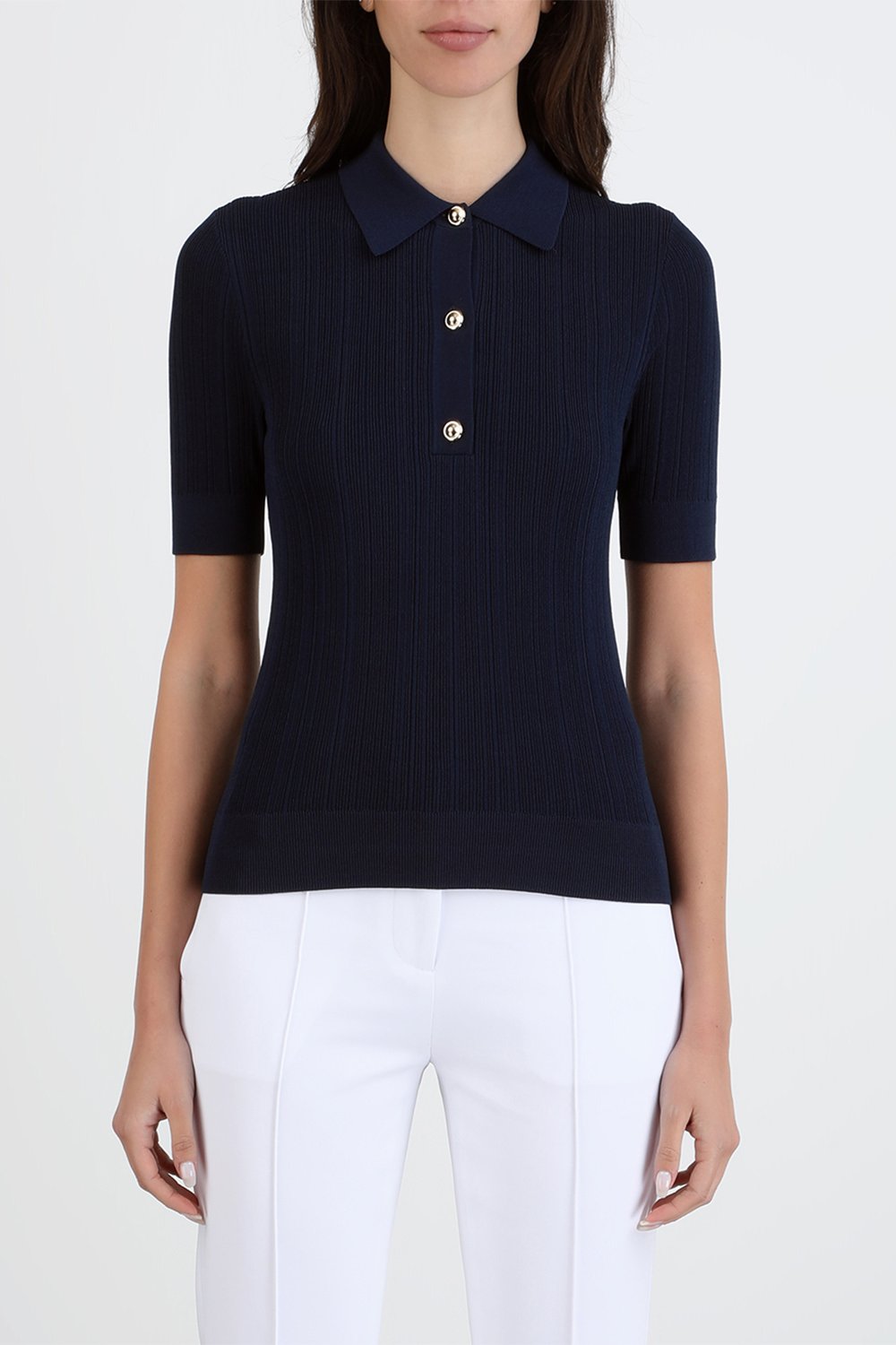 תמונת דוגמן קידמית של Button Polo Shirt in Black