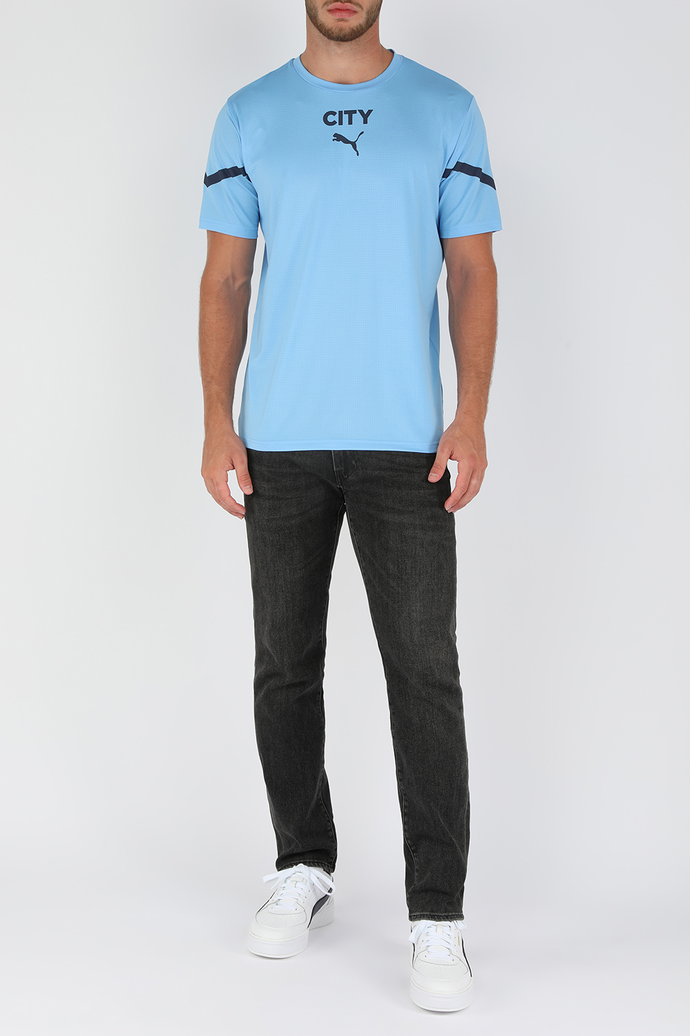 תמונת דוגמן קידמית של סניקרס \"סי איי\" פרו קלאסי