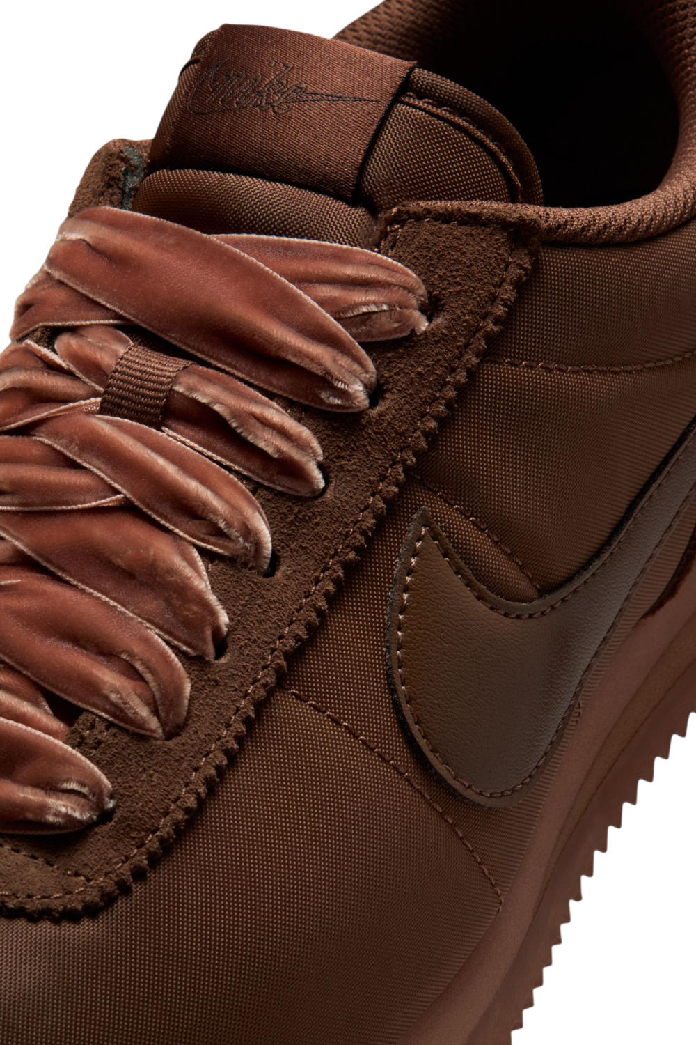 תמונת פנים של נעלי סניקרס קורטז