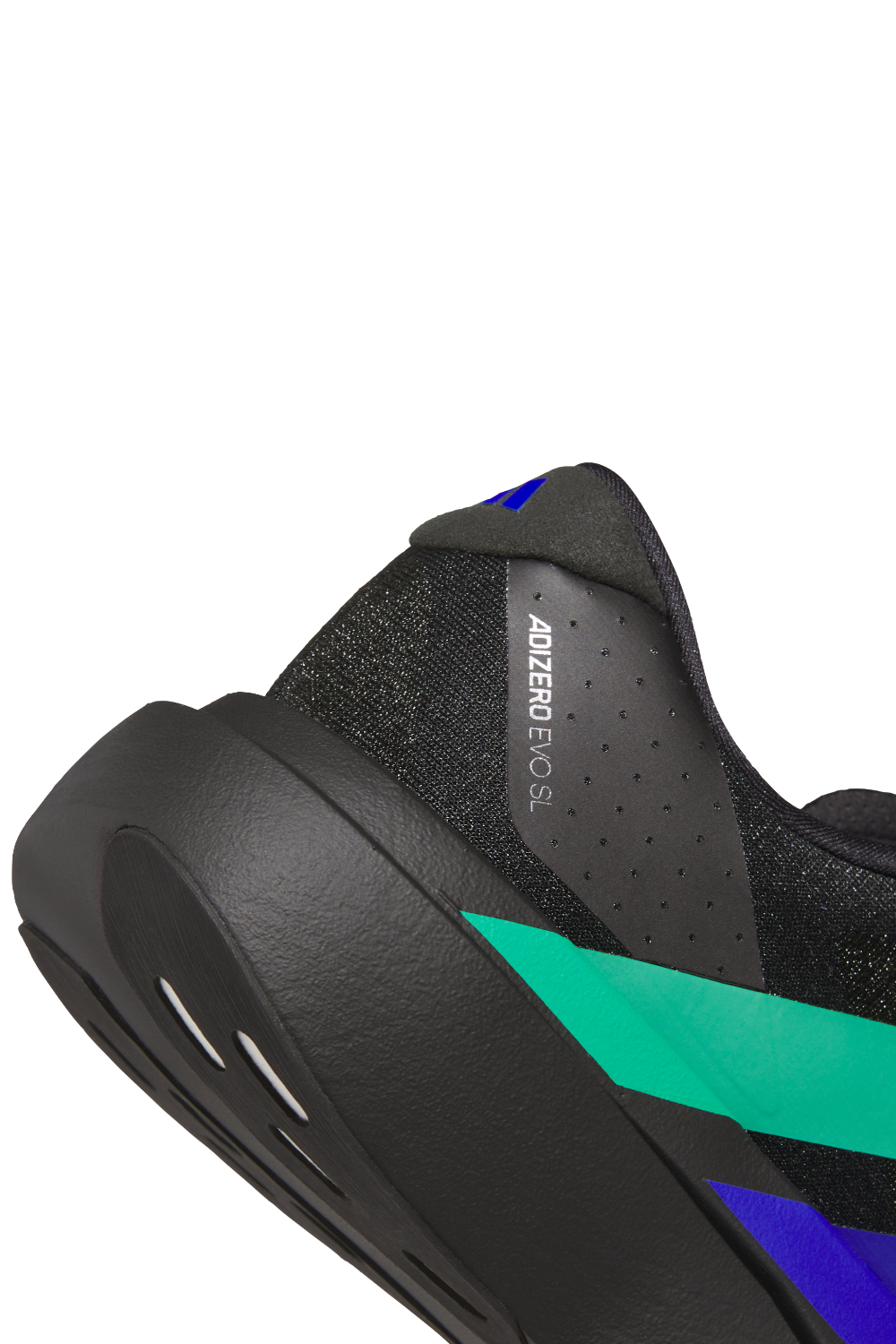 תמונת פנים של נעלי סניקרס