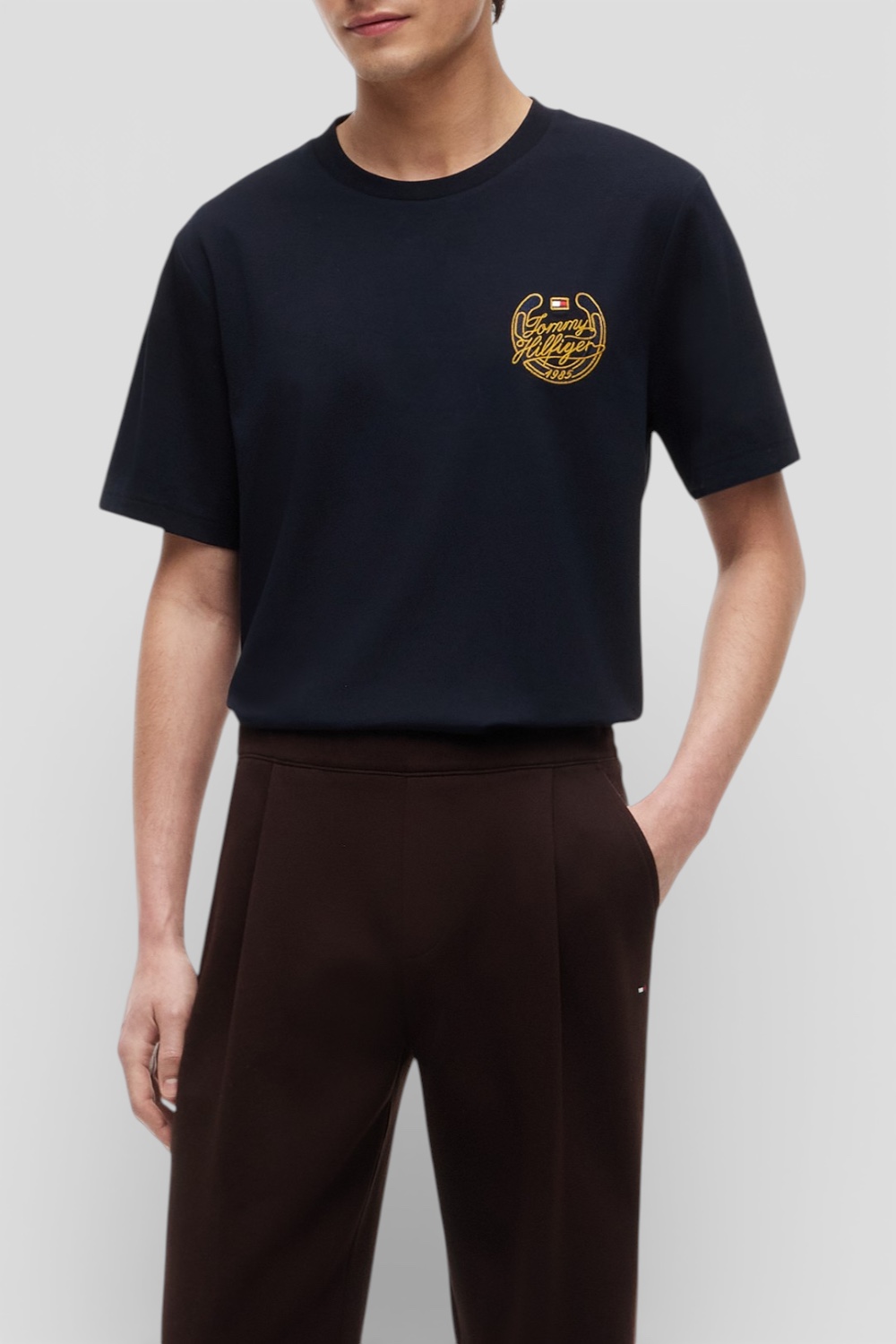 תמונת דוגמן קידמית של חולצת טי