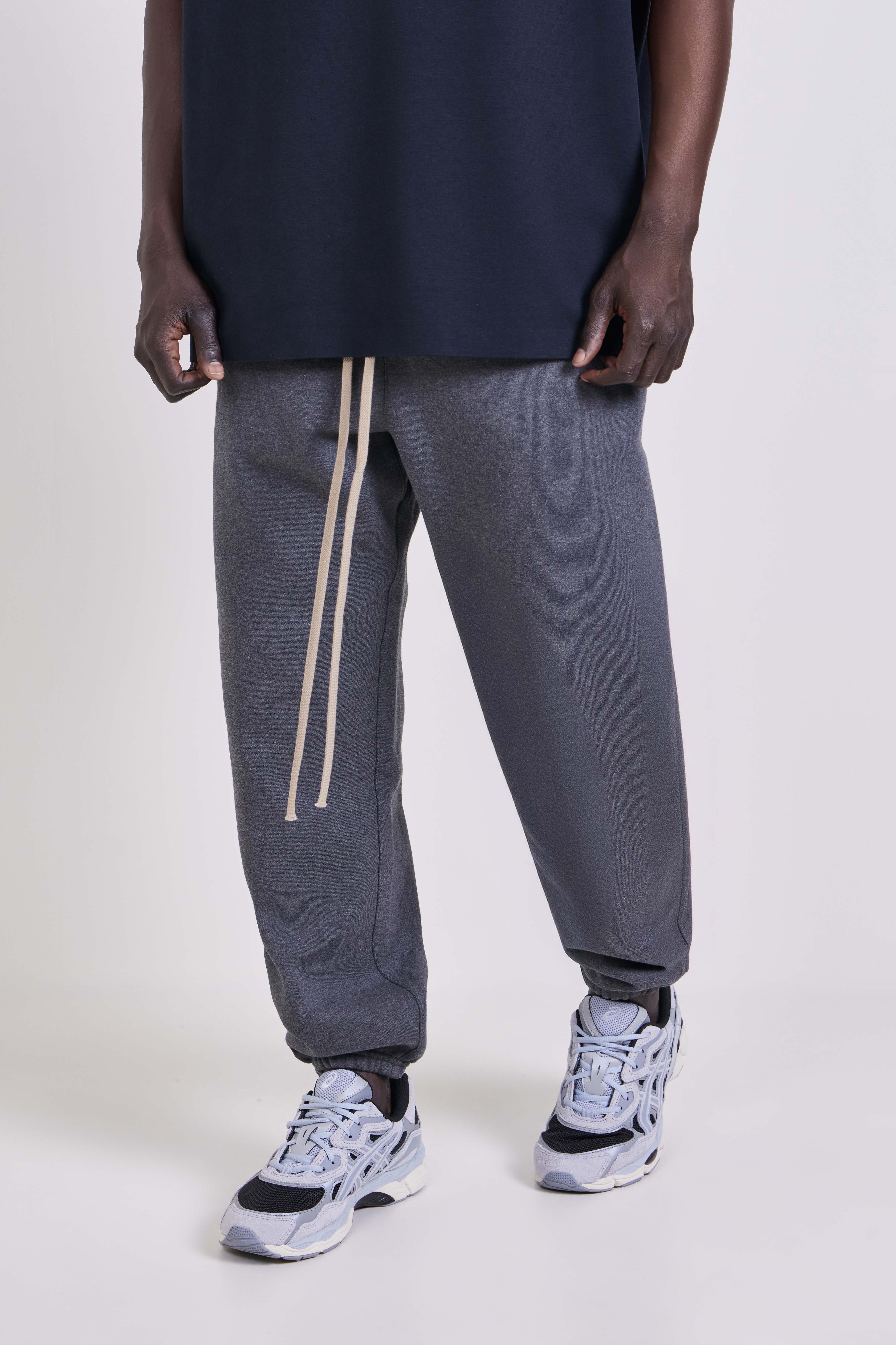 תמונת דוגמן קידמית של מכנסי ג'וגר