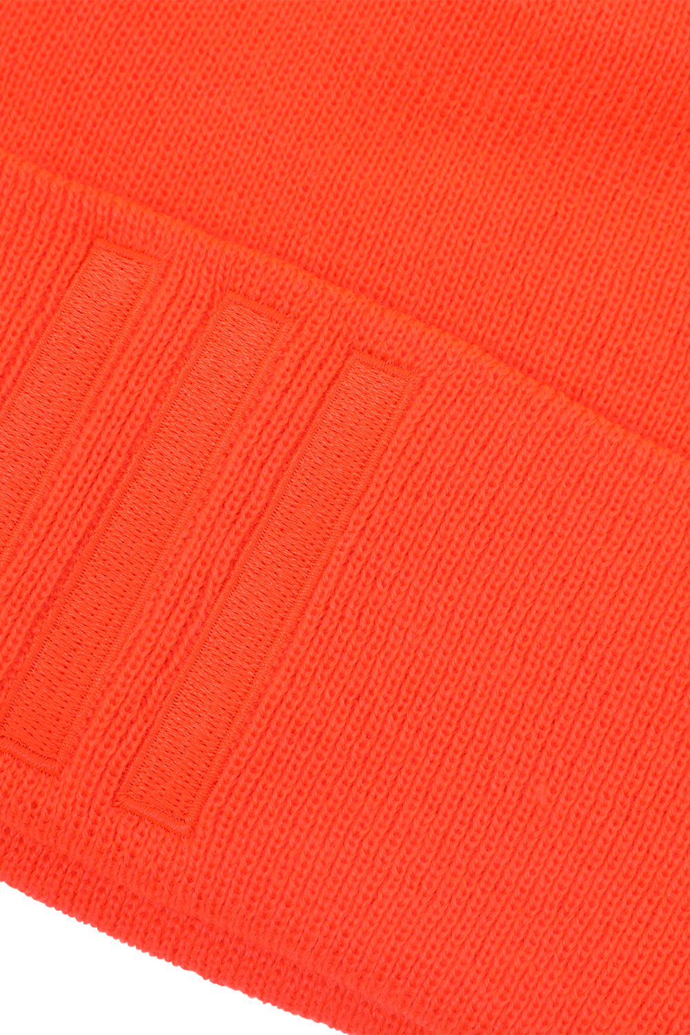 תמונת תקריב של אדידס X אייבי פארק כובע גרב