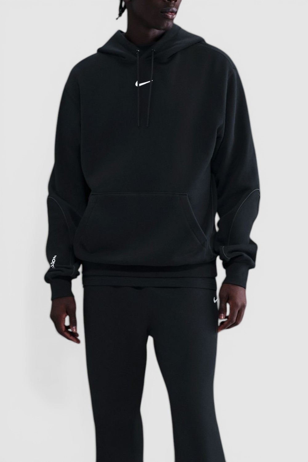 תמונת דוגמן קידמית של סווטשירט נייקי X נוקטה