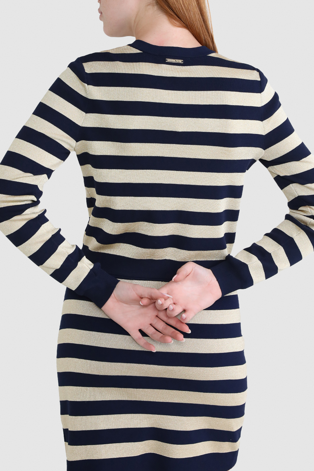 תמונת דוגמן אחורית של קרדיגן פסים