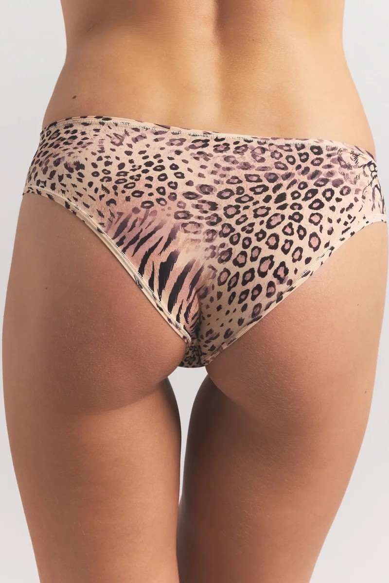 תמונת דוגמן אחורית של CHEEKY BRIEF