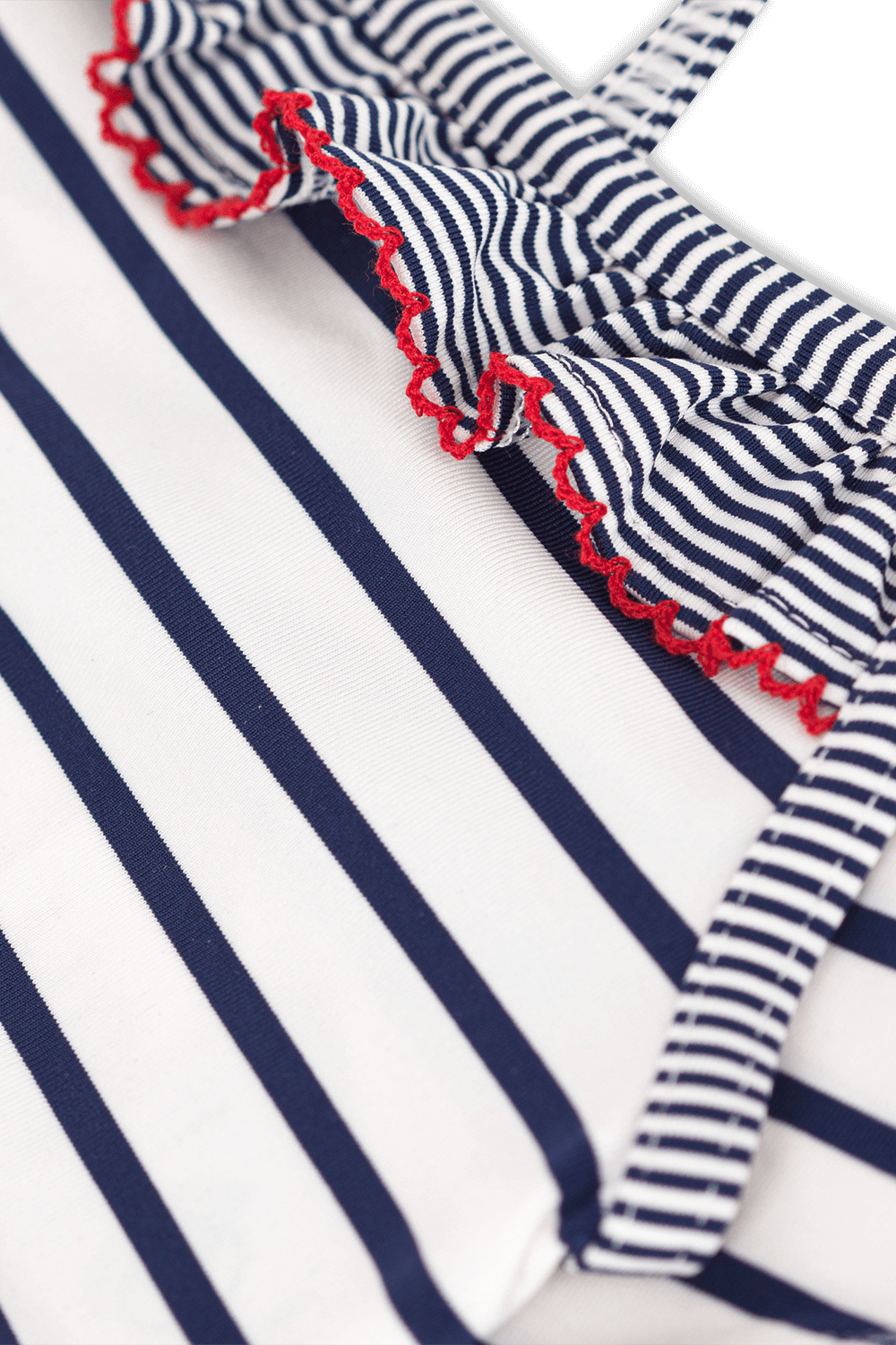 תמונת תקריב של בגד ים ביקיני