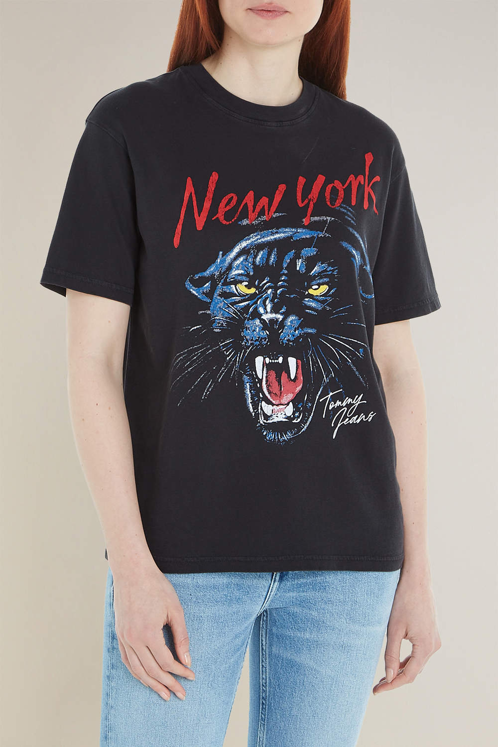 תמונת דוגמן קידמית של חולצת טי