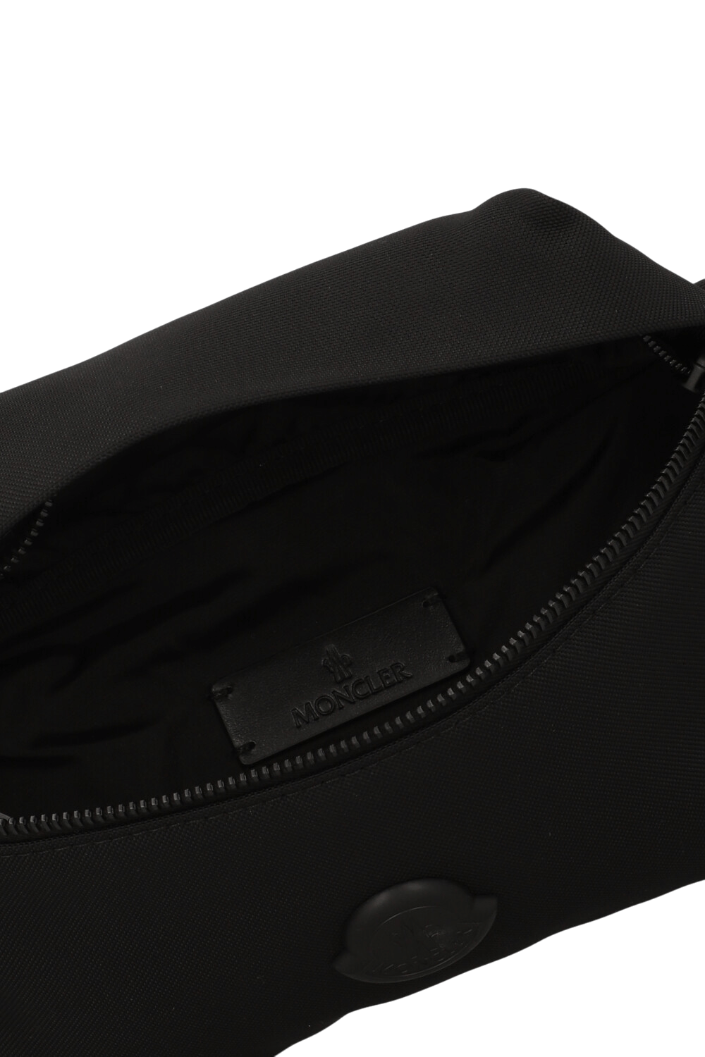 תמונת פנים של תיק פאוץ'