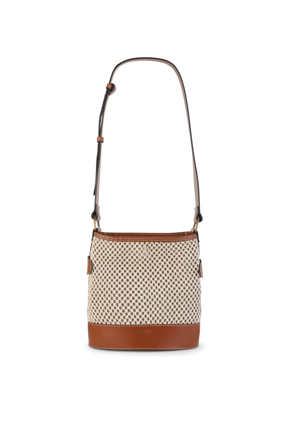 תמונה קידמית של תיק קש מרפיה ועור